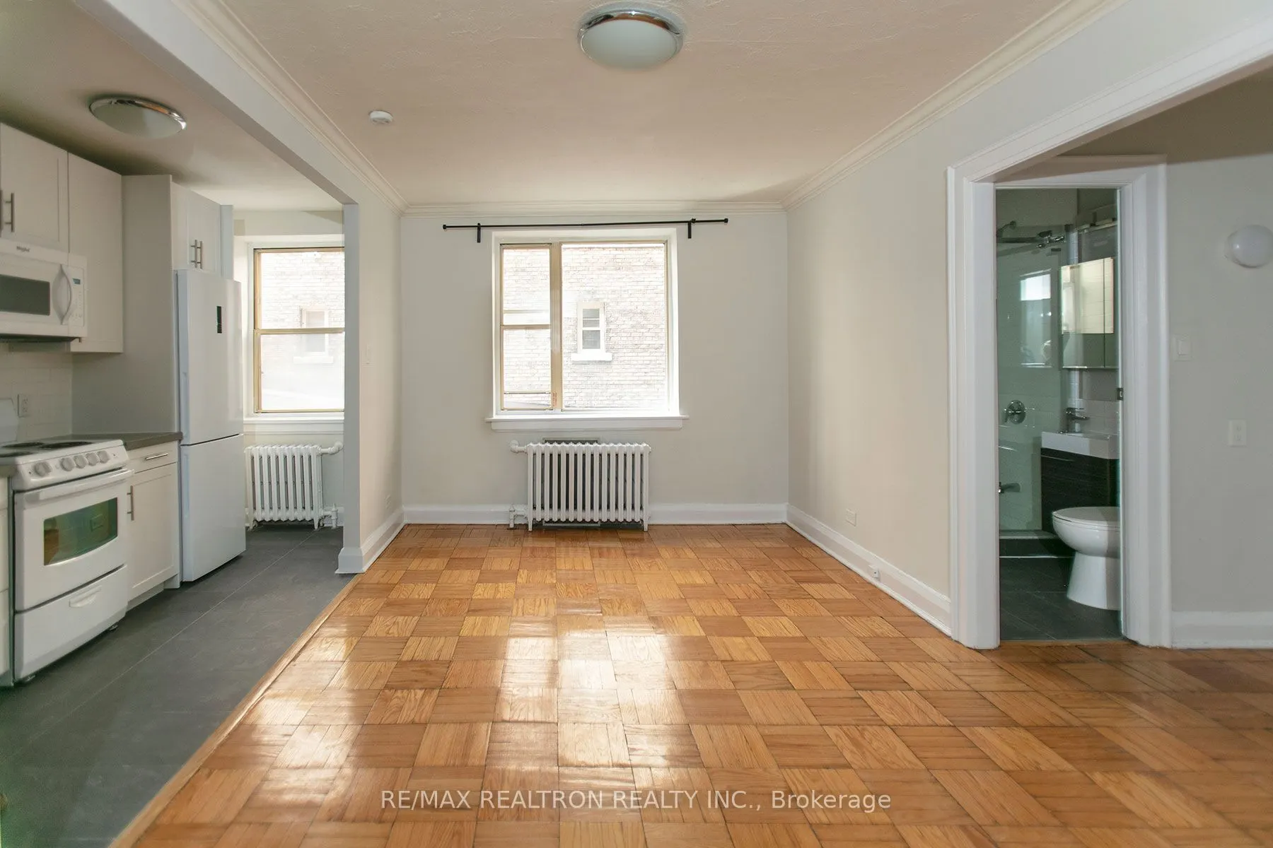 394 Avenue Road, #606
