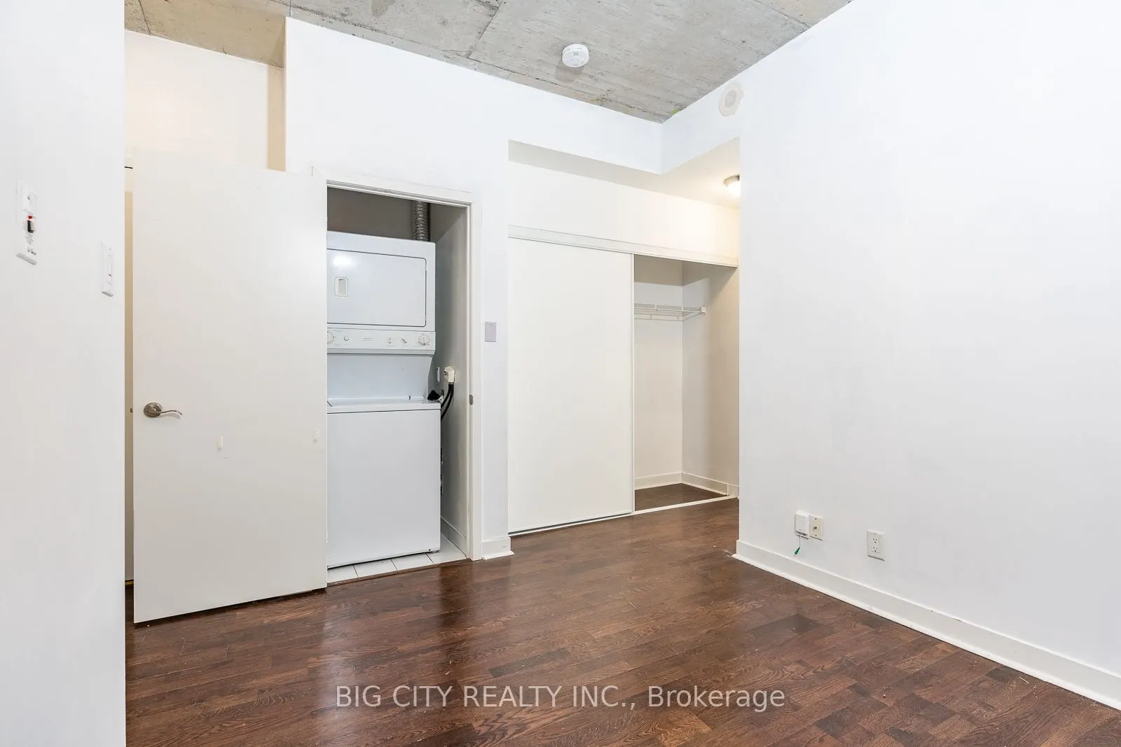 127 Queen Street E, #1102