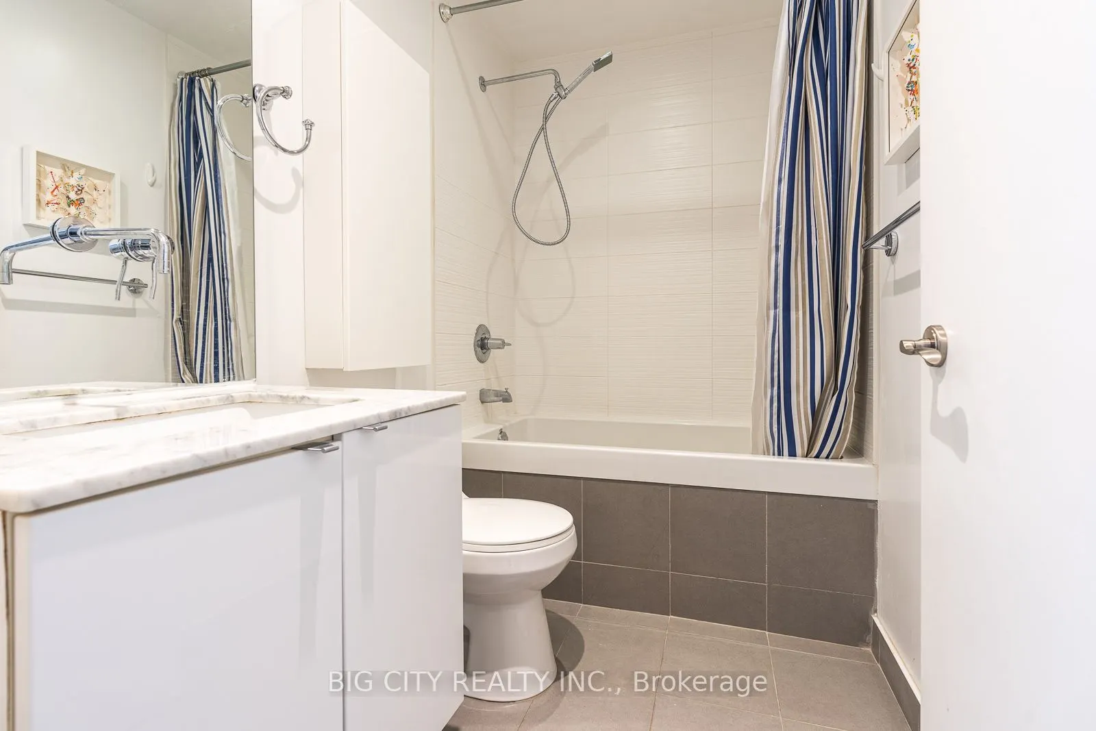 127 Queen Street E, #1102