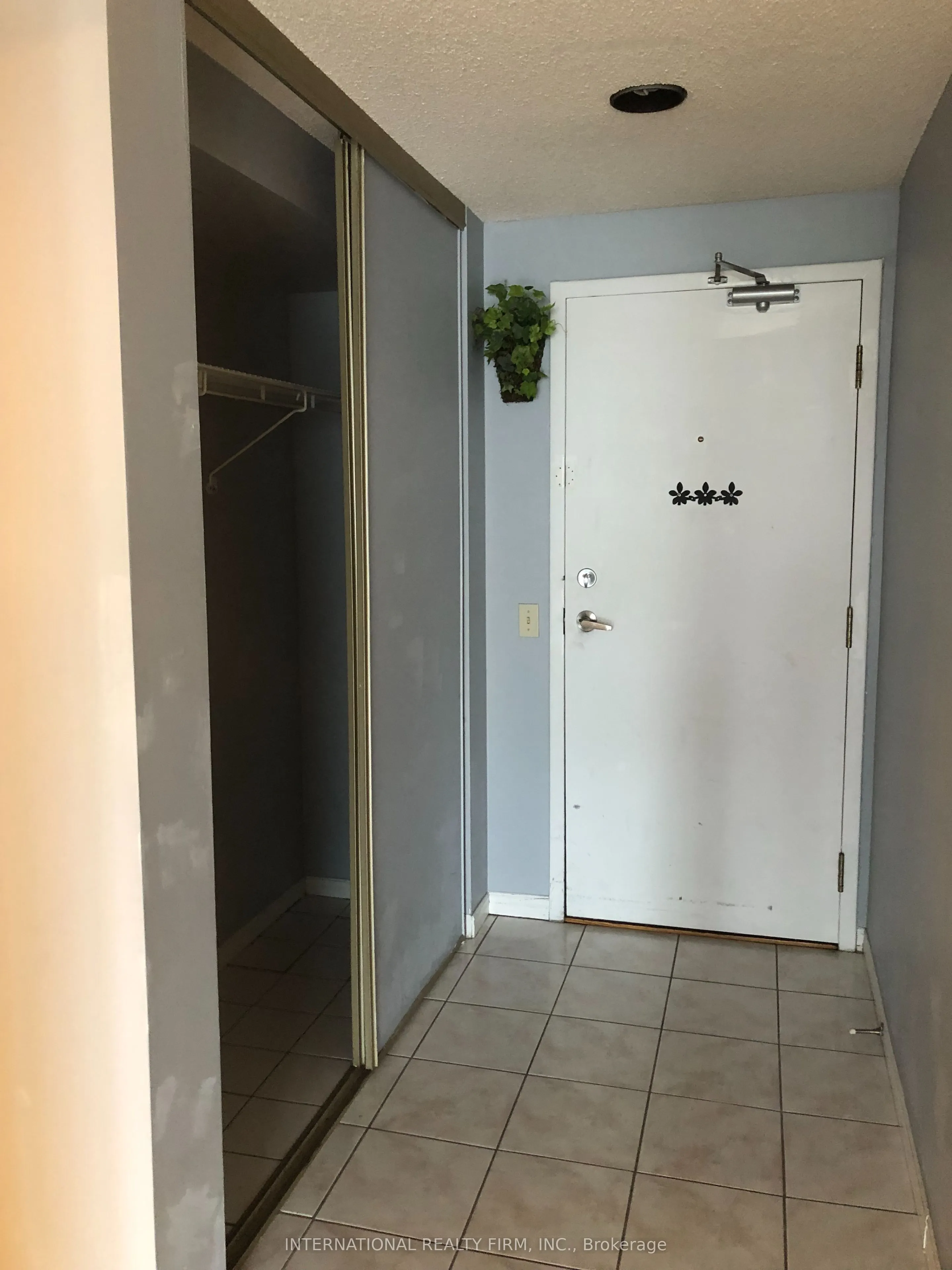 7 Bishop Avenue, #1813