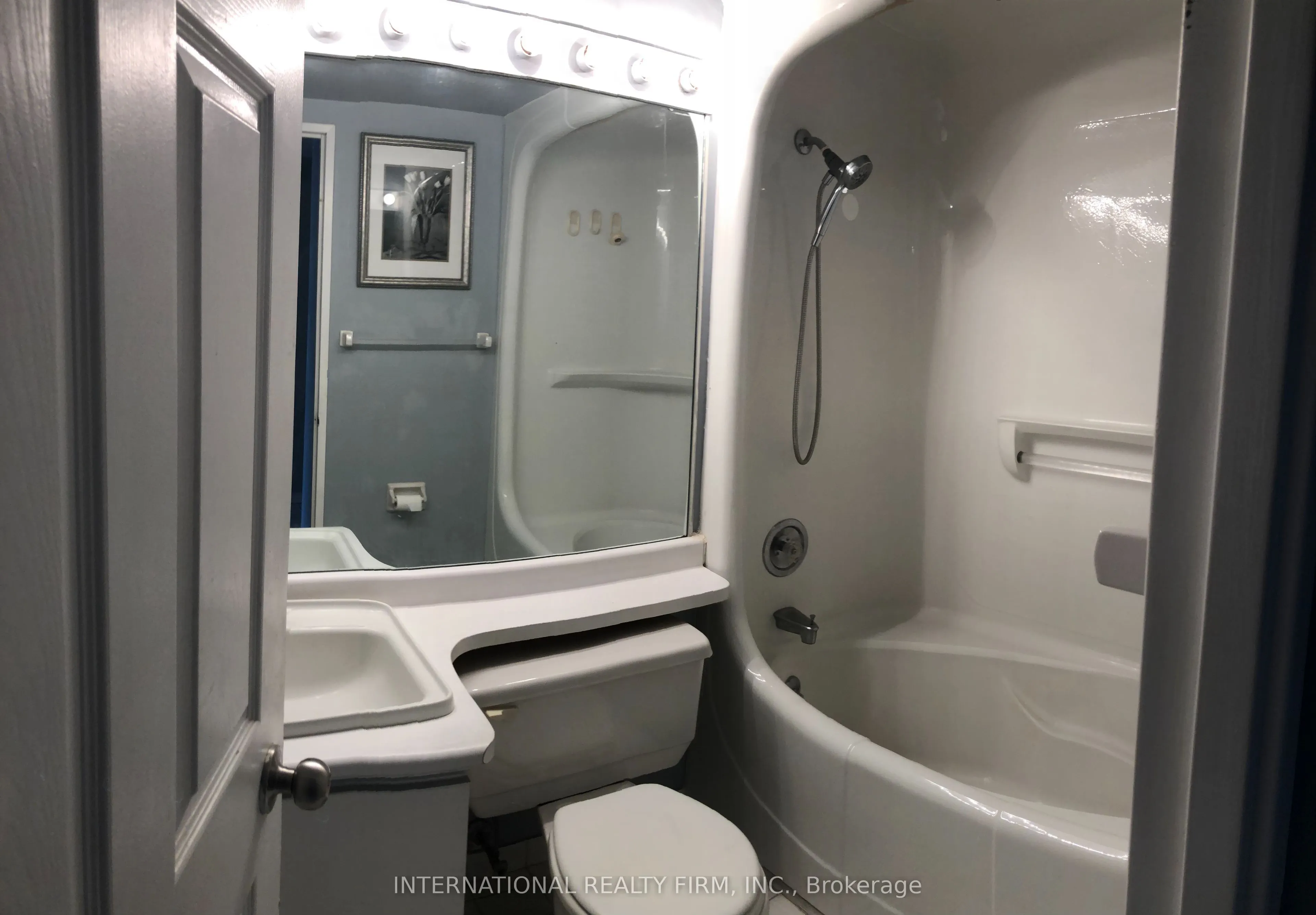 7 Bishop Avenue, #1813