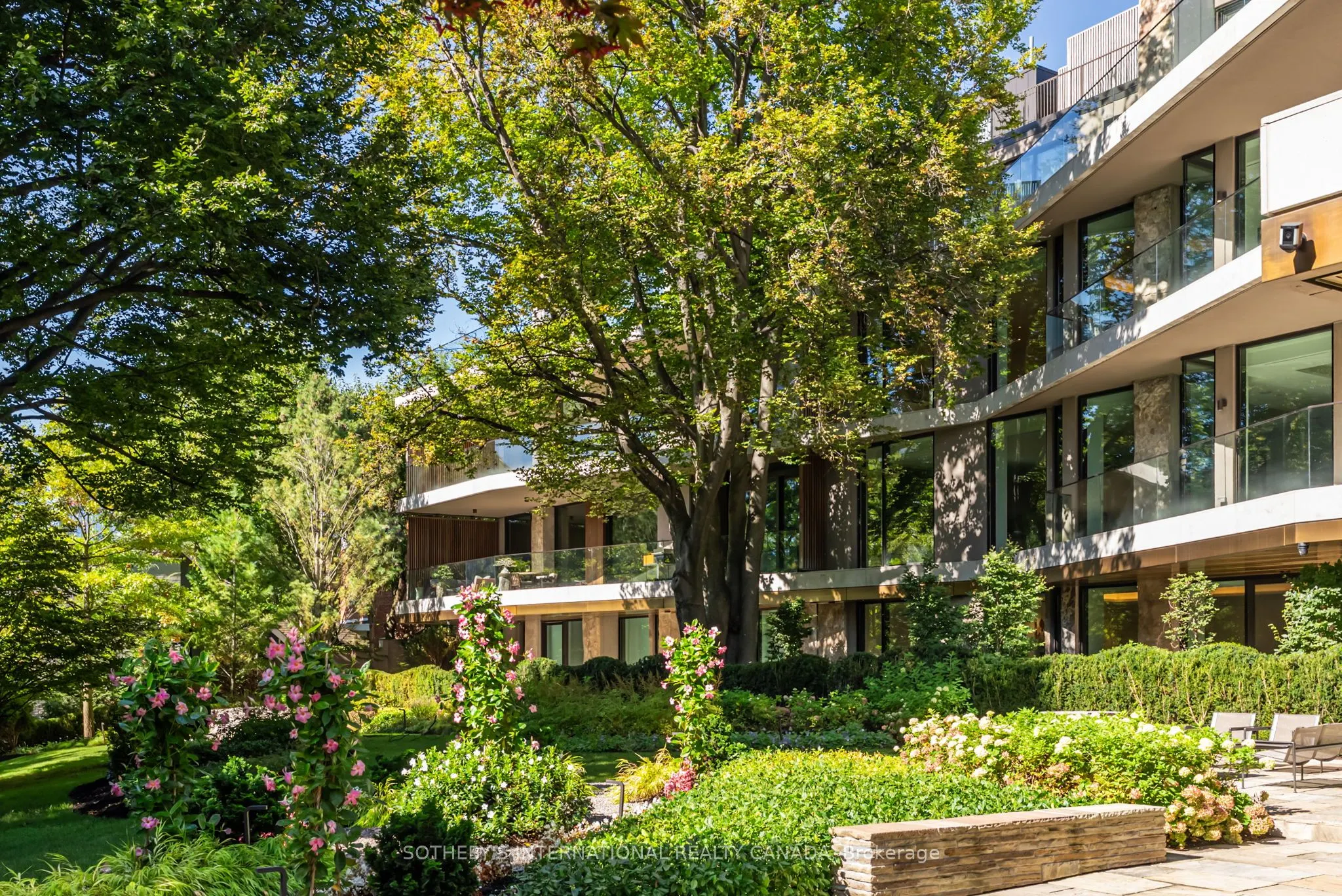 7 Dale Avenue, #104