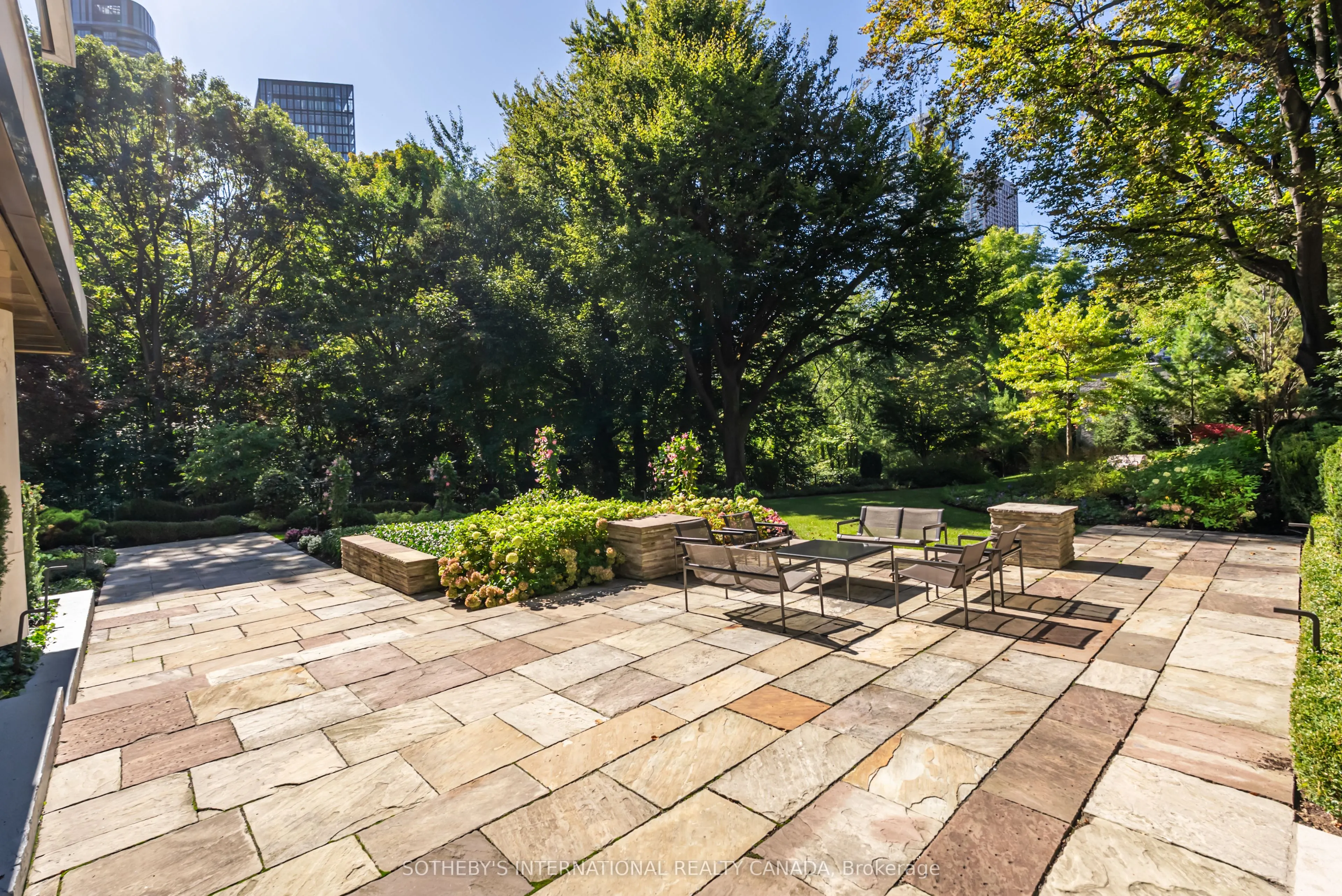 7 Dale Avenue, #104