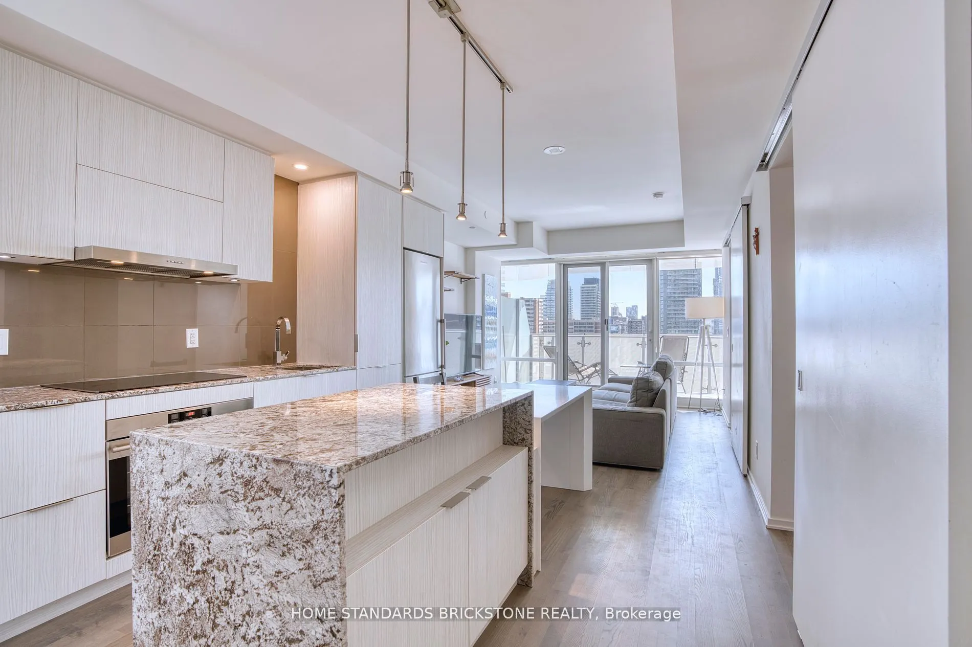 1 Bloor Street E, #1306