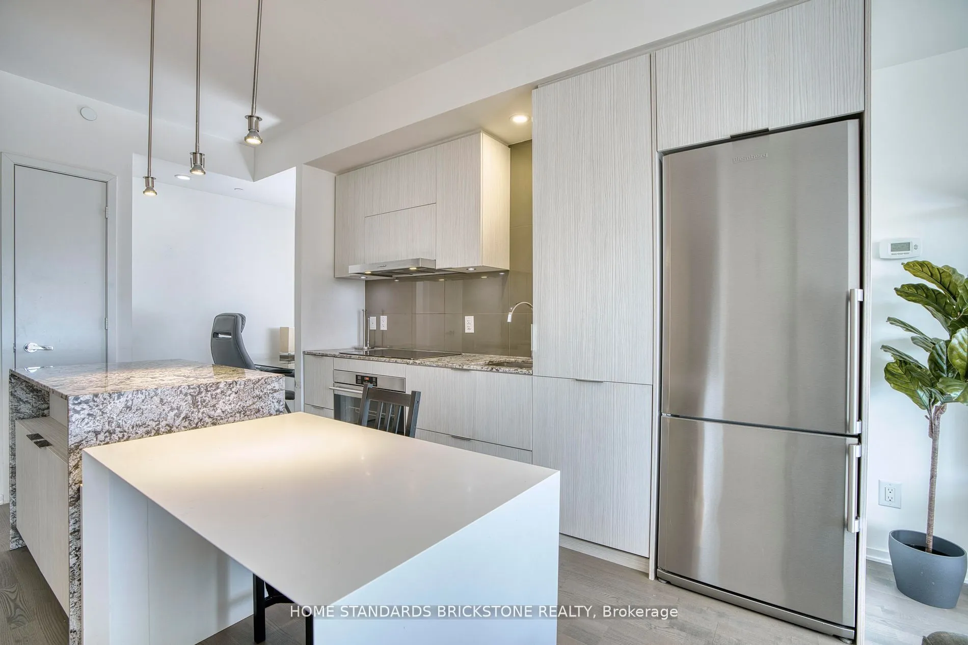 1 Bloor Street E, #1306