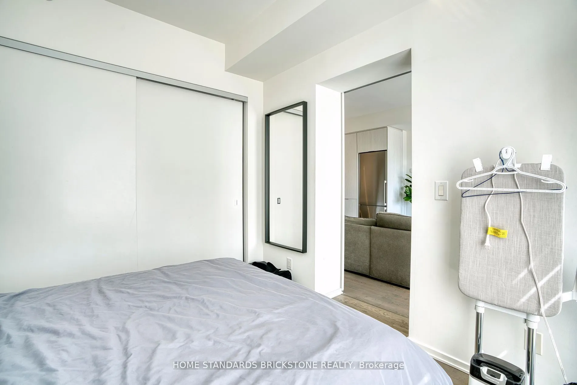 1 Bloor Street E, #1306