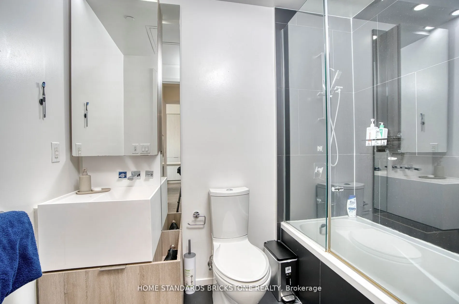 1 Bloor Street E, #1306