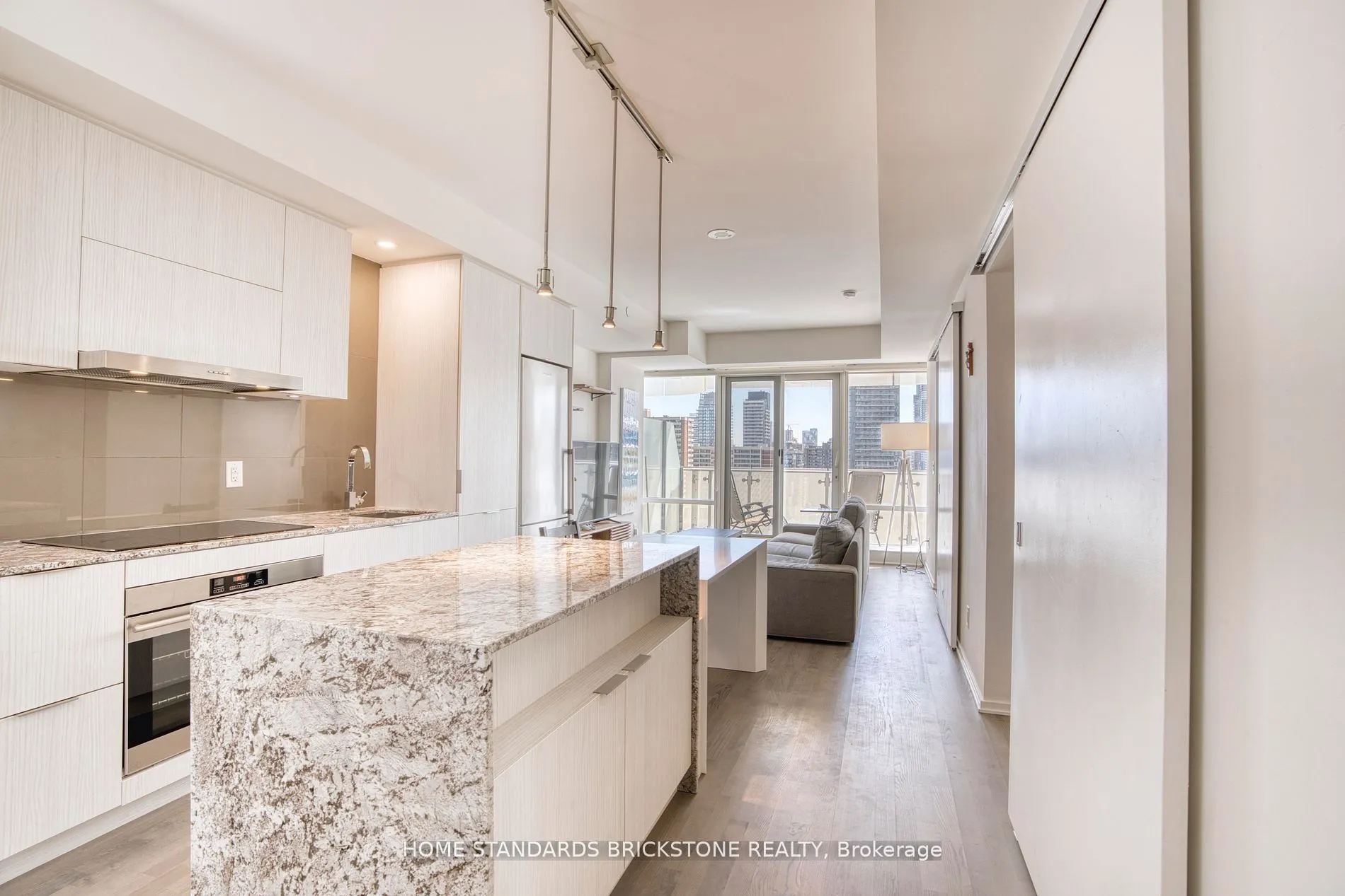 1 Bloor Street E, #1306