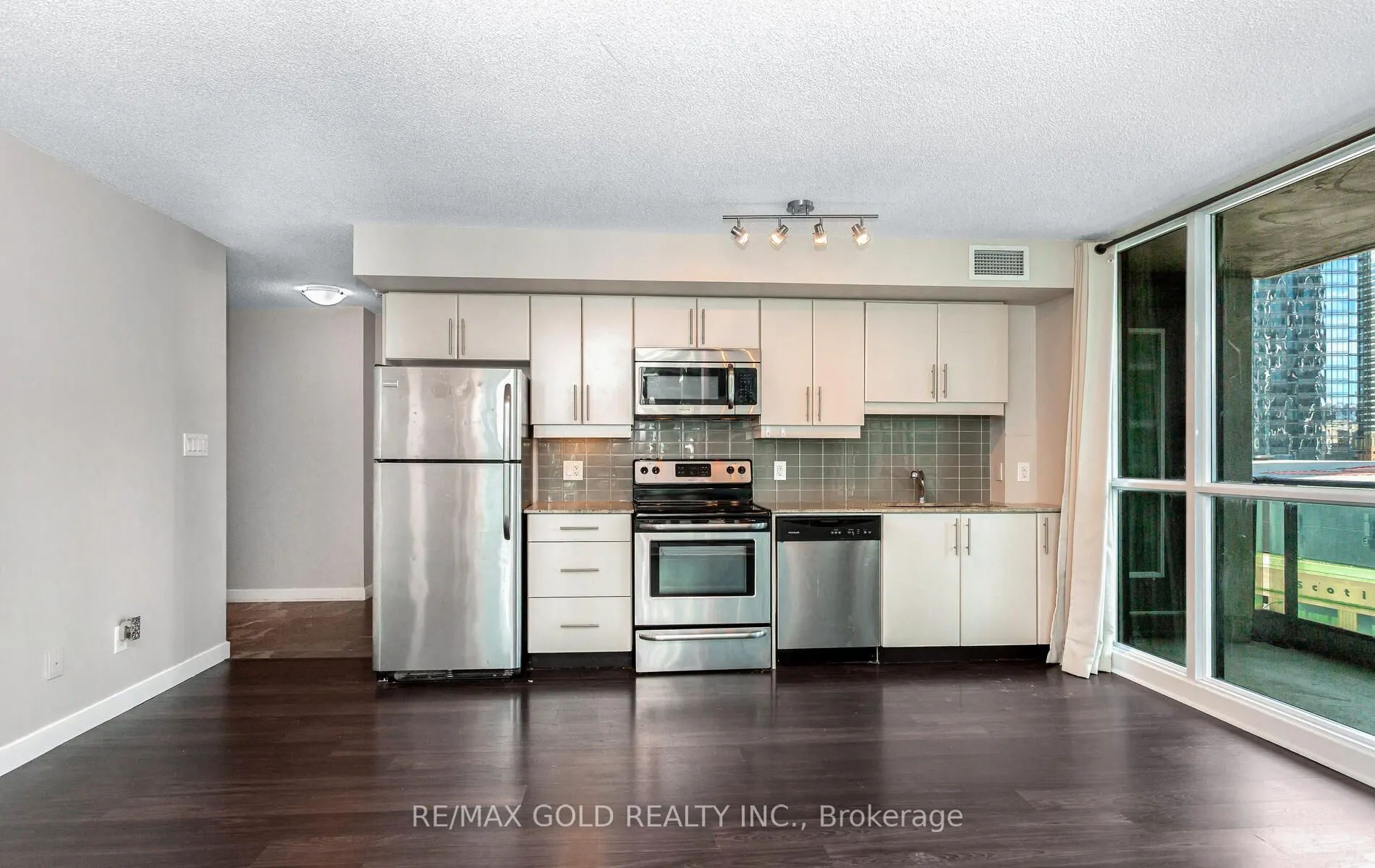 33 Bay Street, #1104