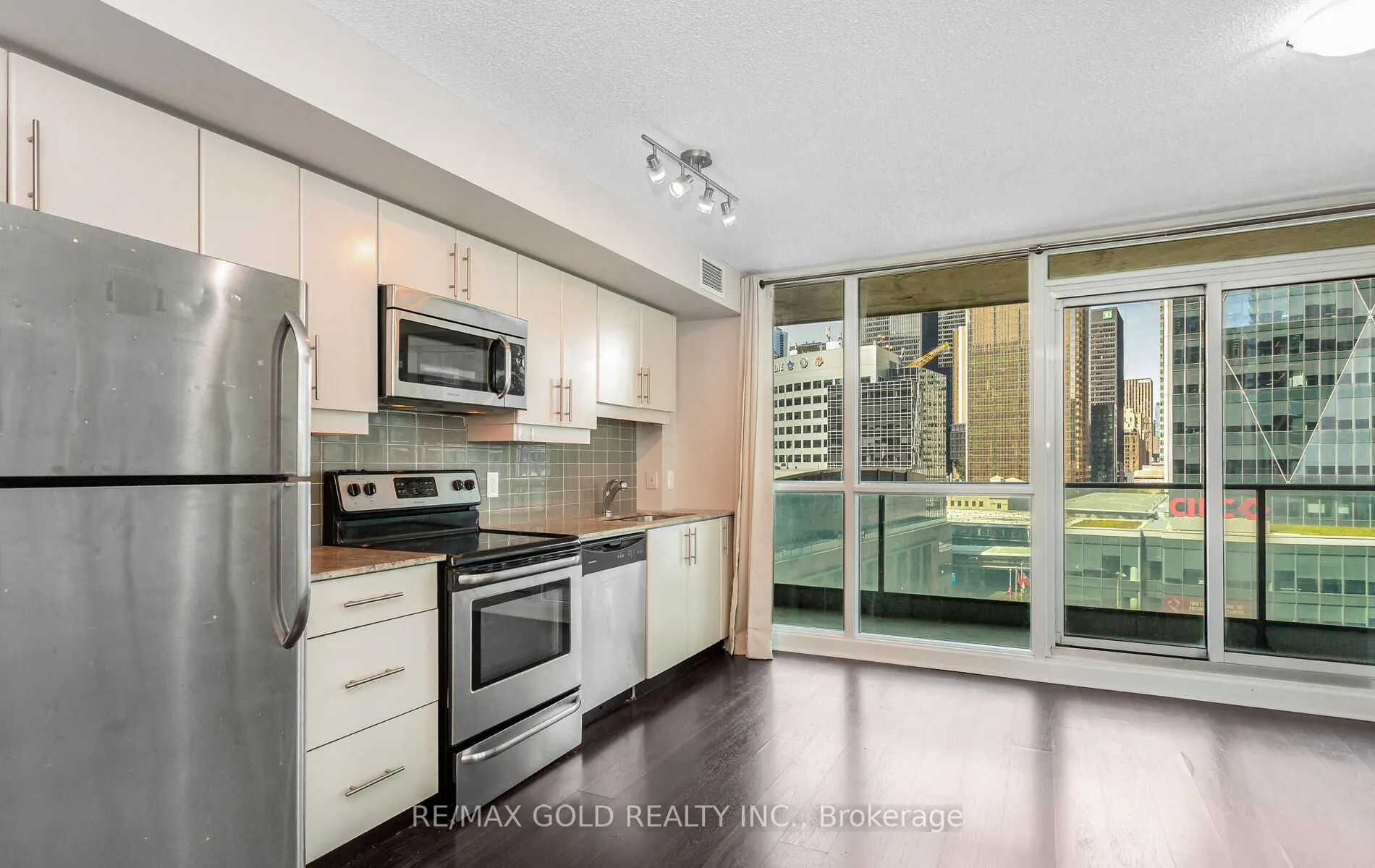 33 Bay Street, #1104