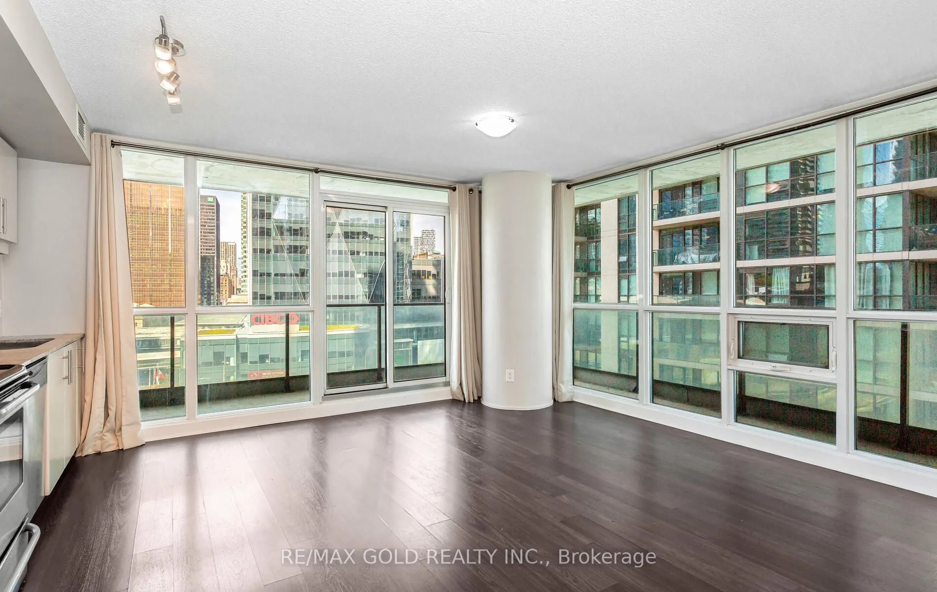 33 Bay Street, #1104