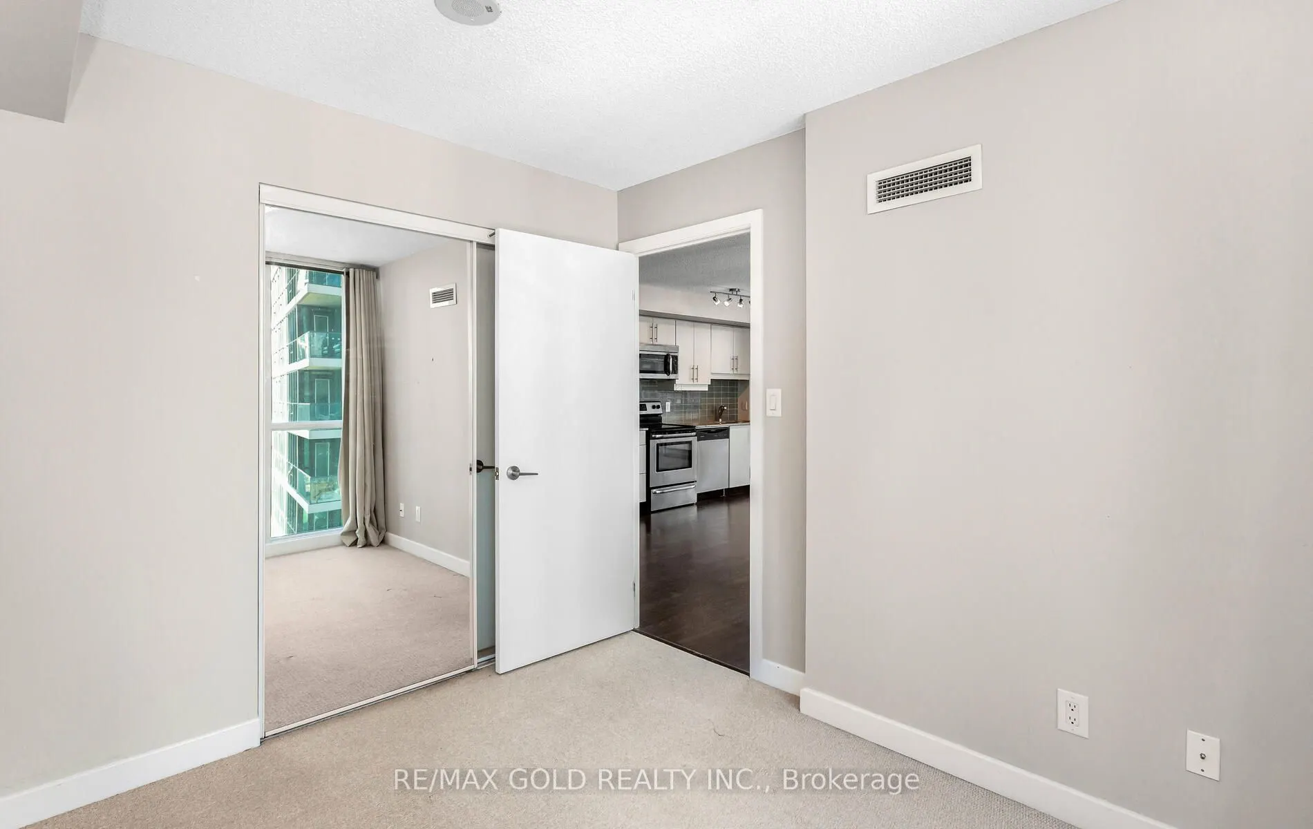 33 Bay Street, #1104