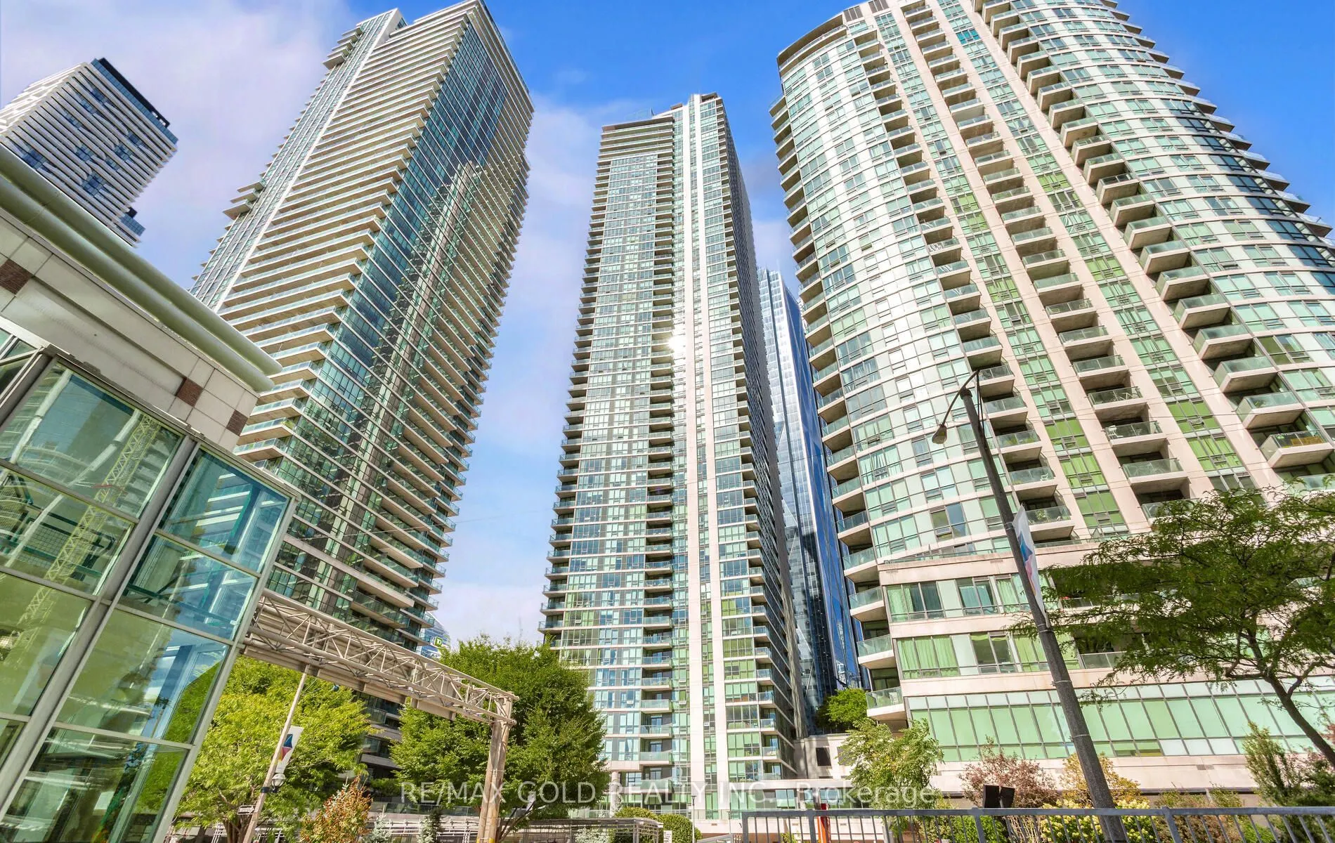 33 Bay Street, #1104