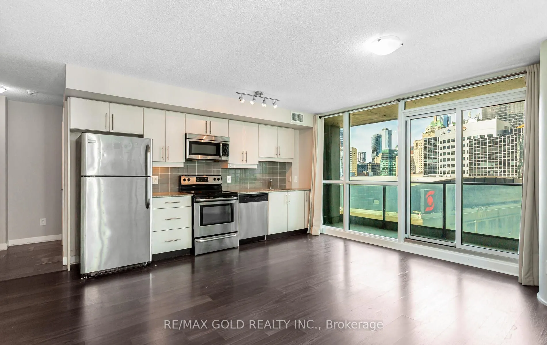 33 Bay Street, #1104