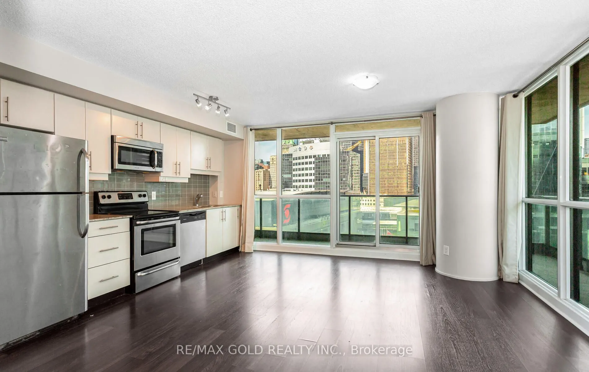 33 Bay Street, #1104