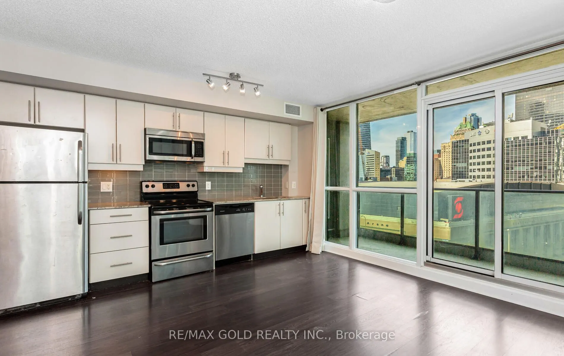 33 Bay Street, #1104