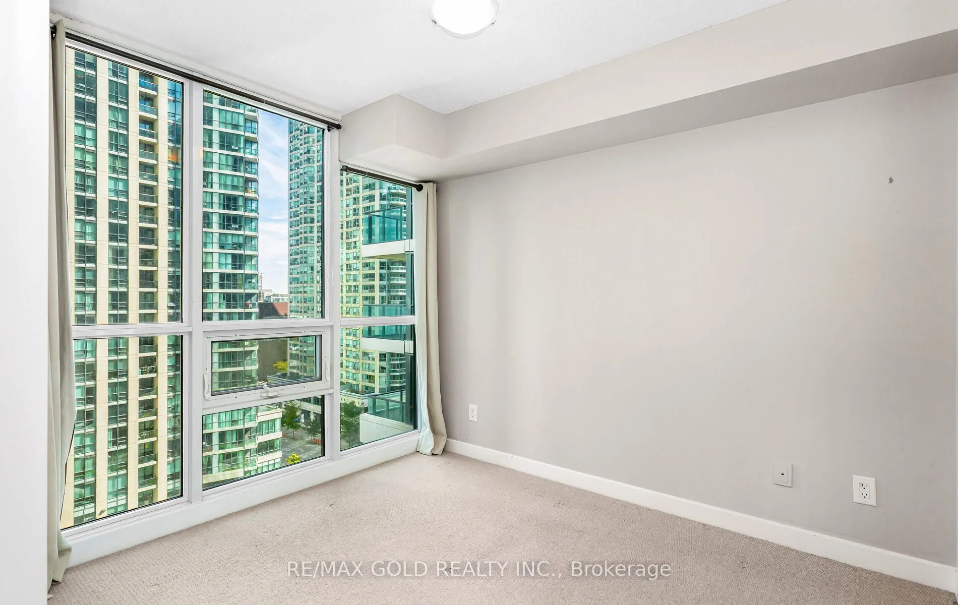 33 Bay Street, #1104