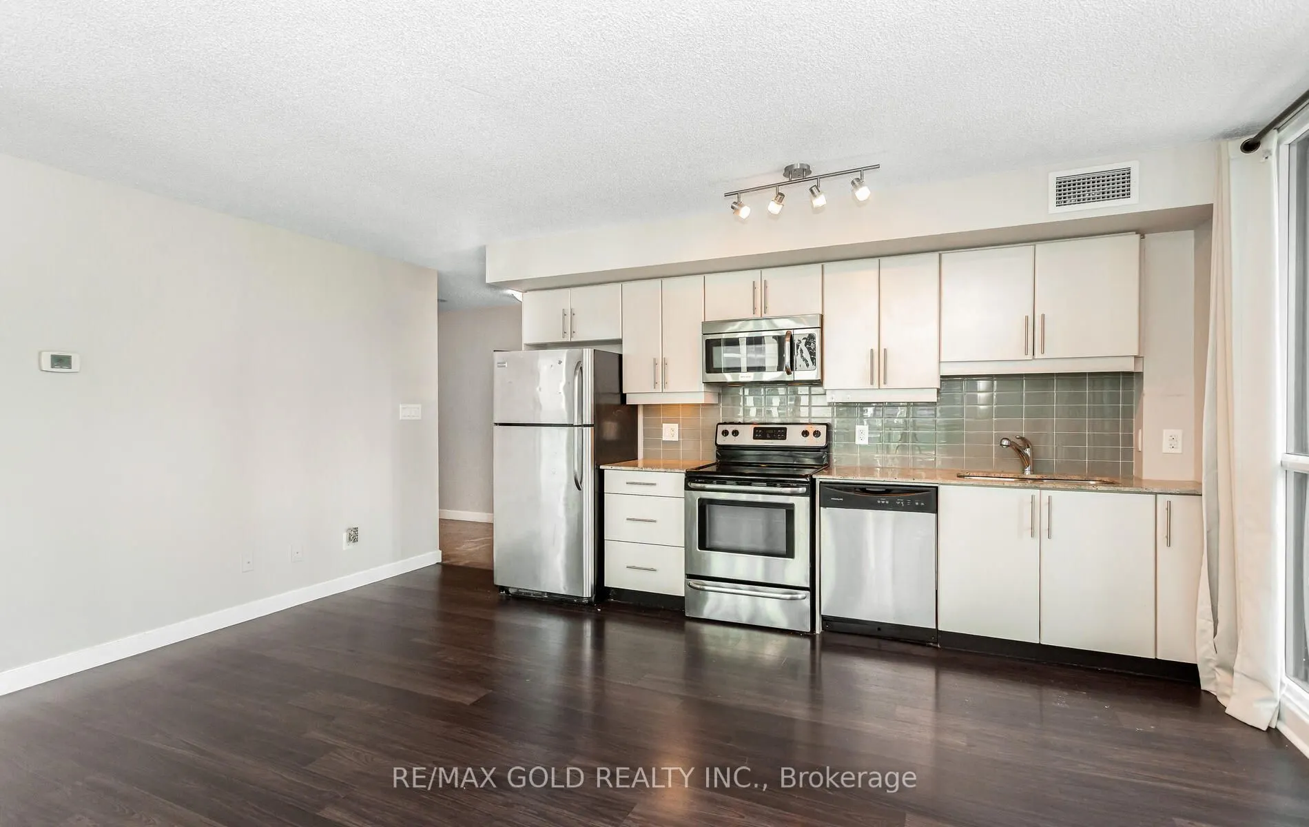 33 Bay Street, #1104
