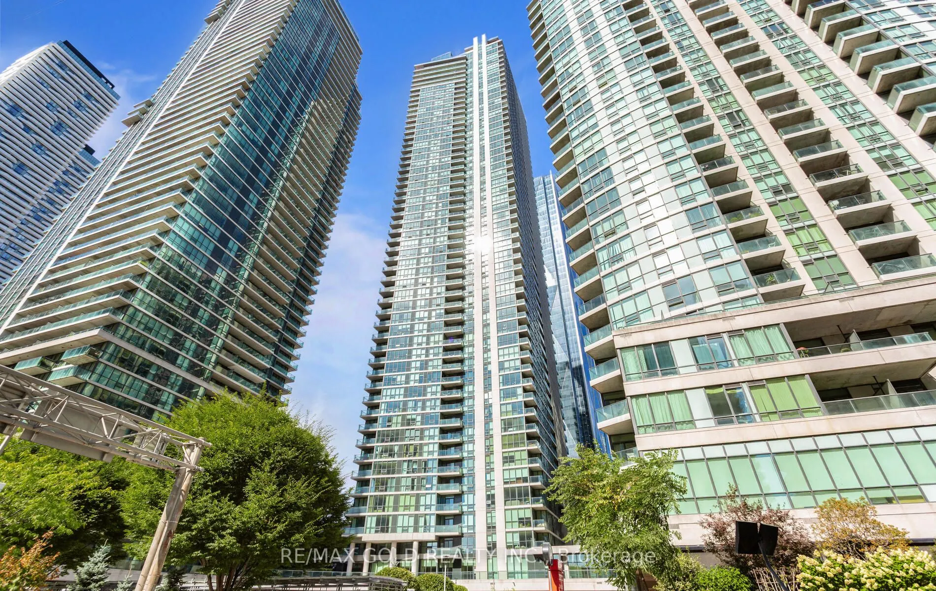 33 Bay Street, #1104