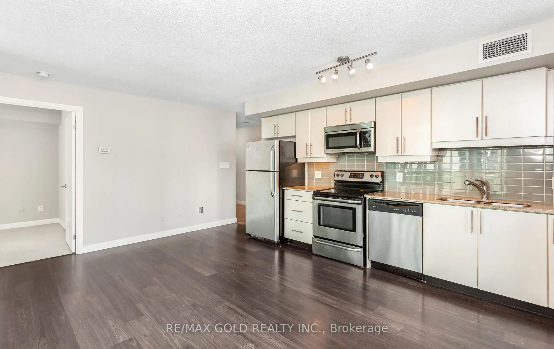 33 Bay Street, #1104