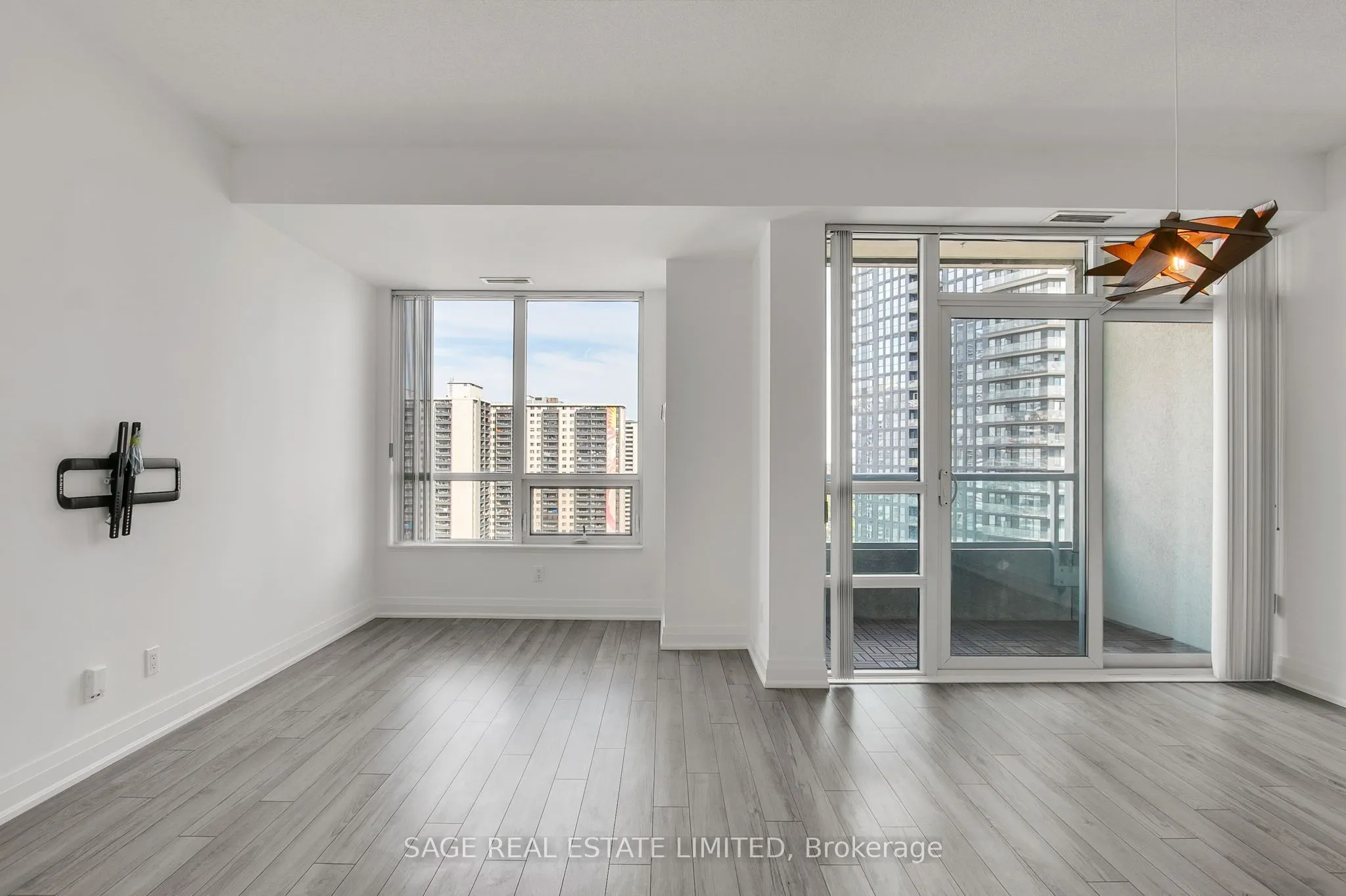 120 Homewood Avenue, #2104