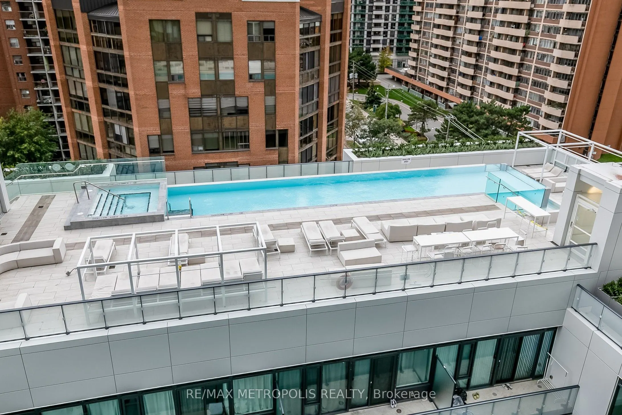 161 Roehampton Avenue #1805