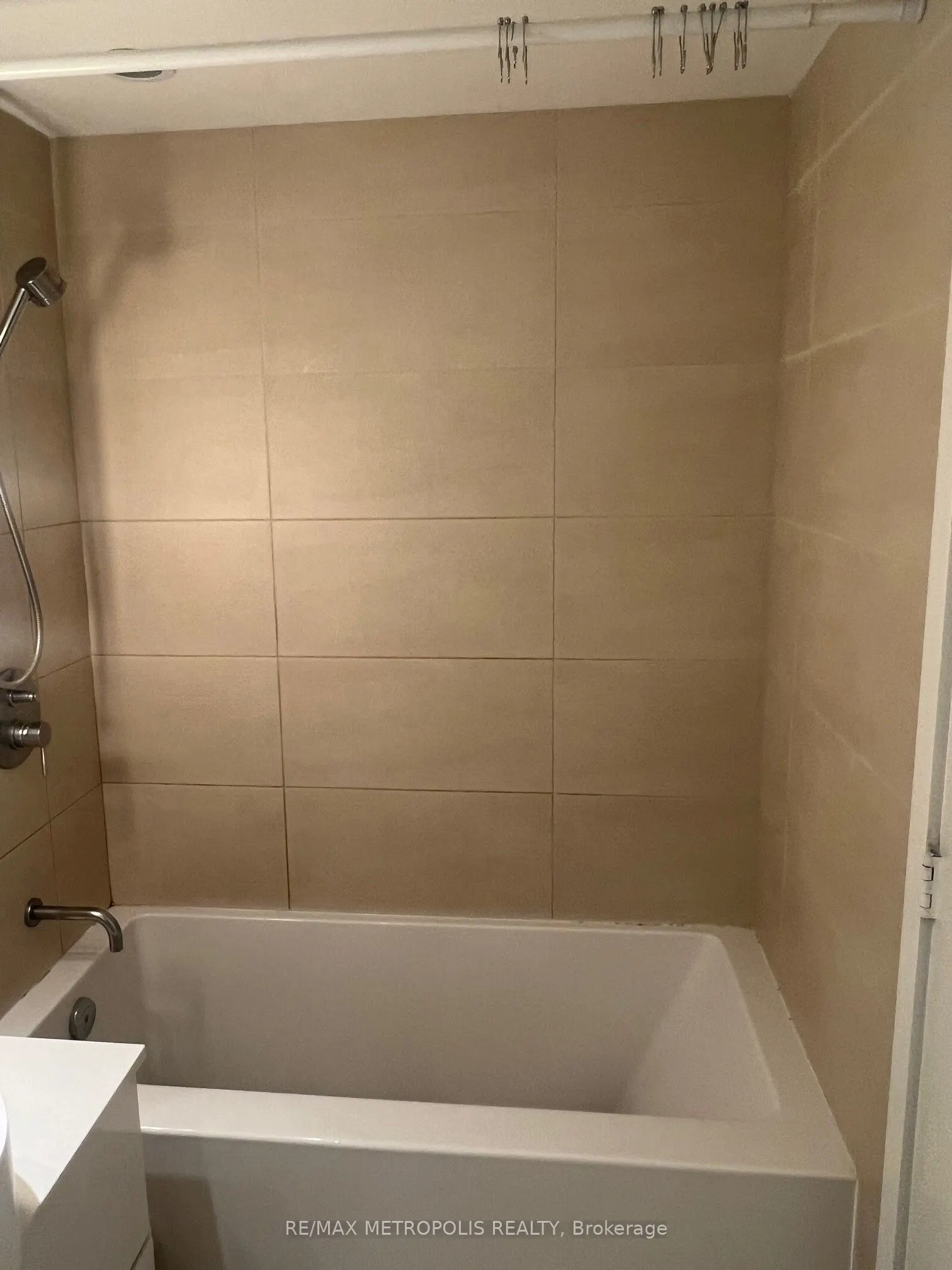 161 Roehampton Avenue #1805