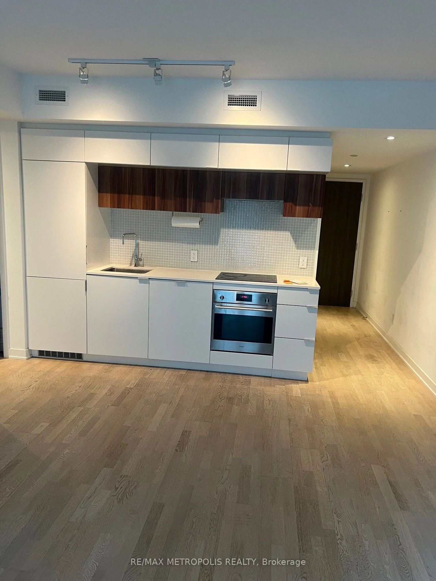 161 Roehampton Avenue #1805