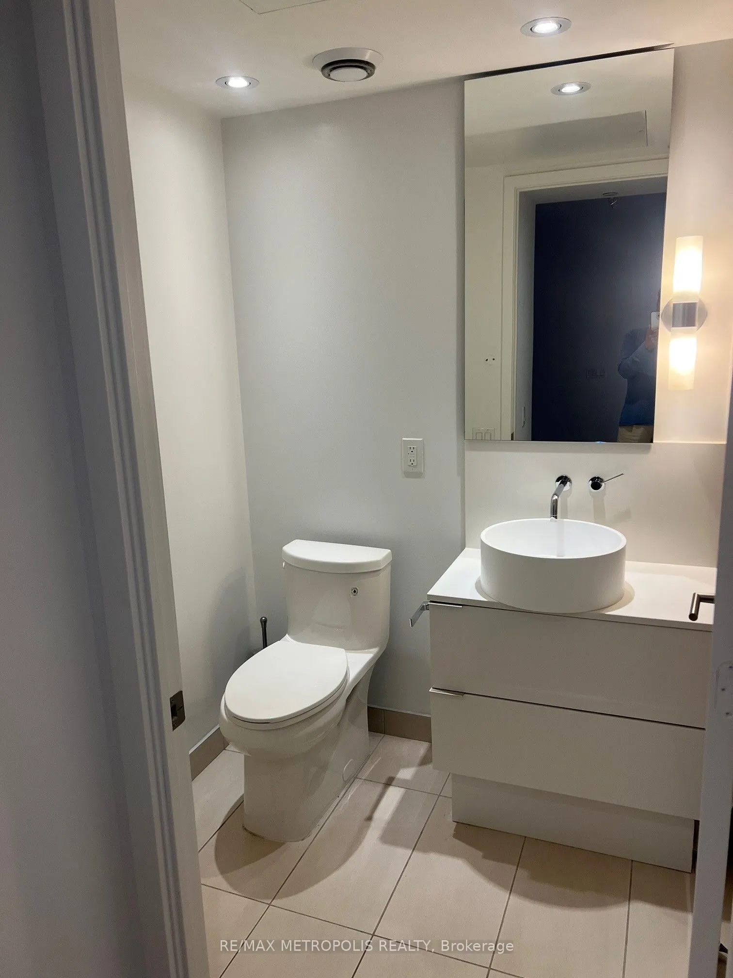 161 Roehampton Avenue #1805