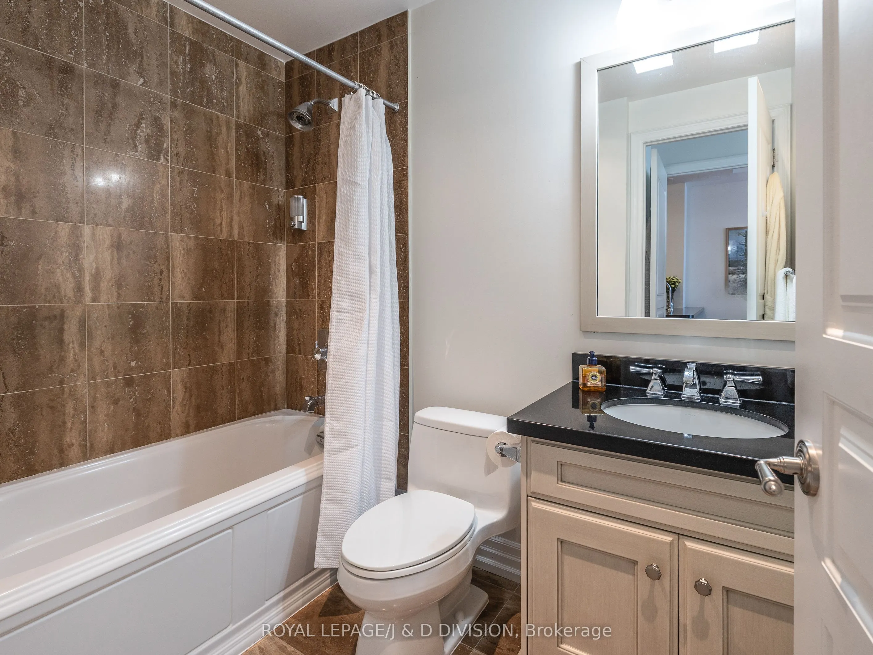 21 Burkebrook Place, #215