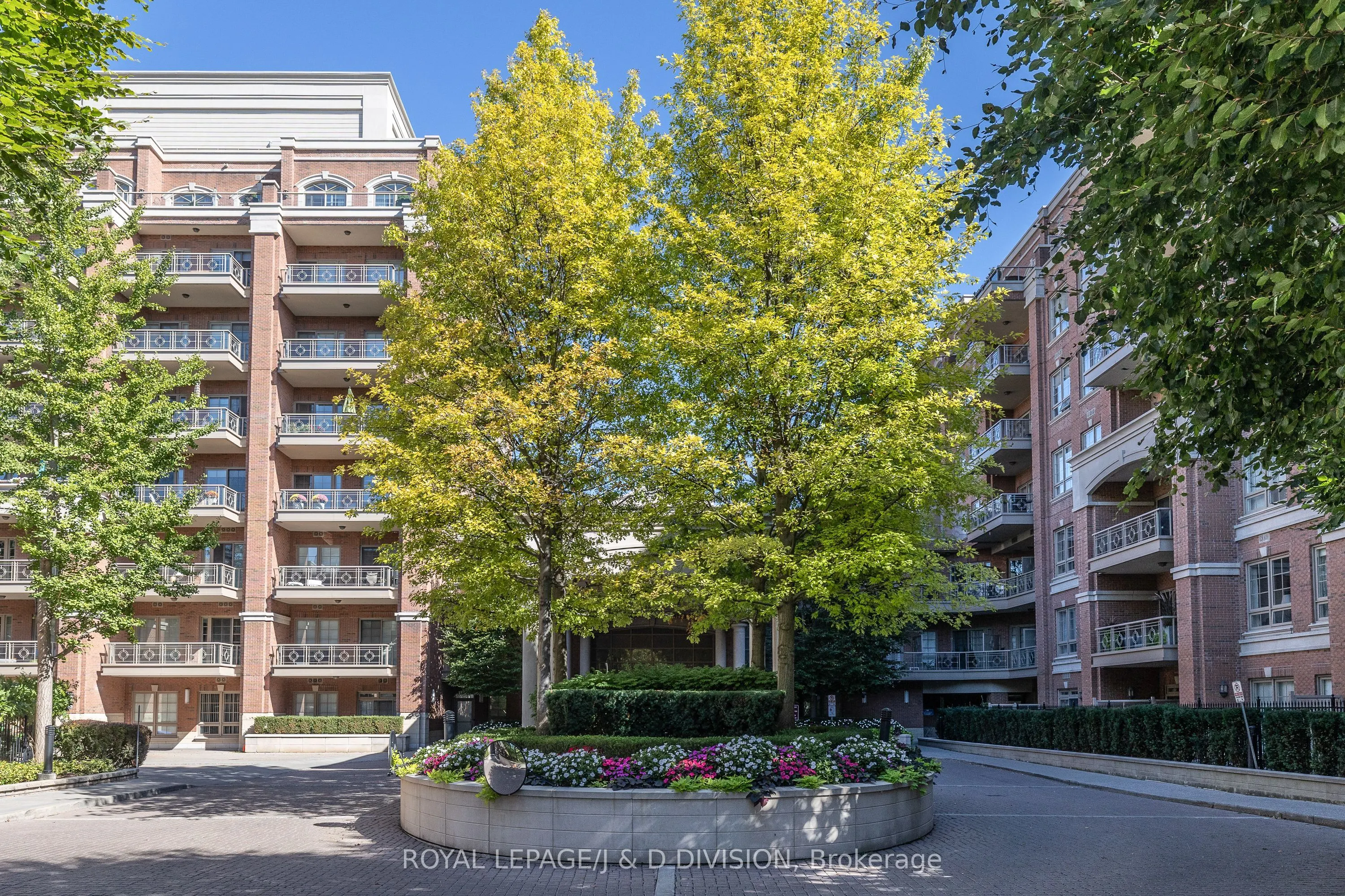 21 Burkebrook Place, #215