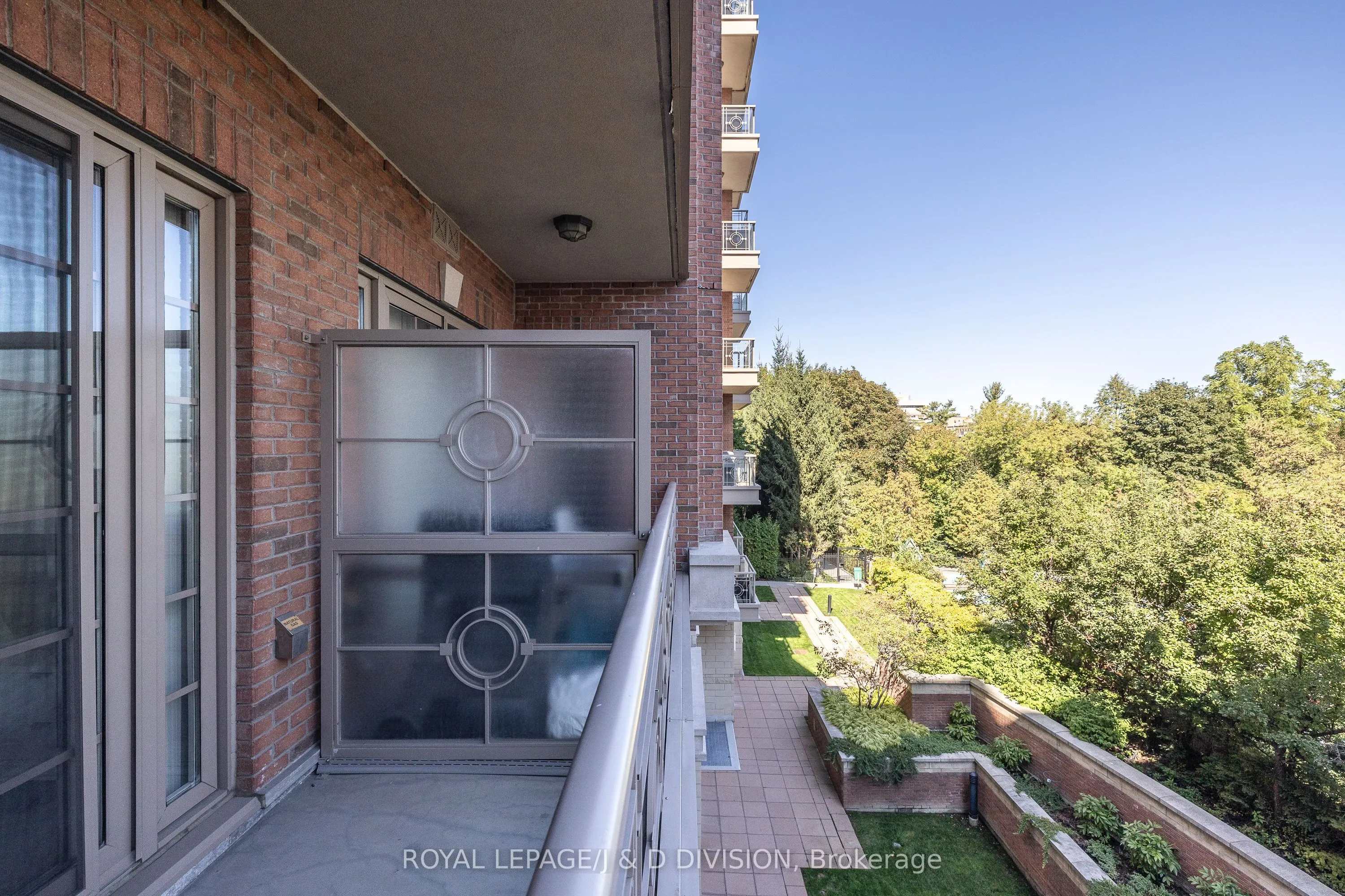 21 Burkebrook Place, #215