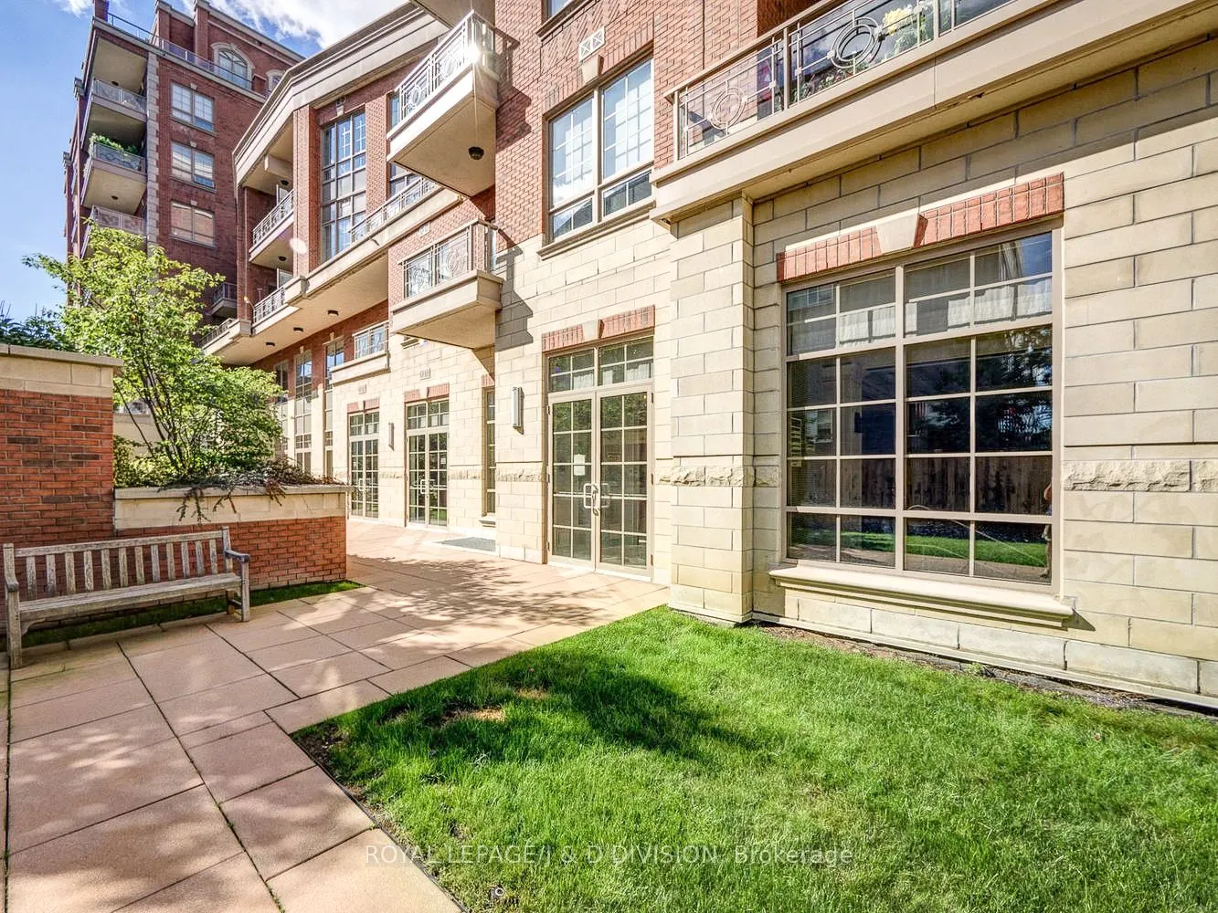 21 Burkebrook Place, #215