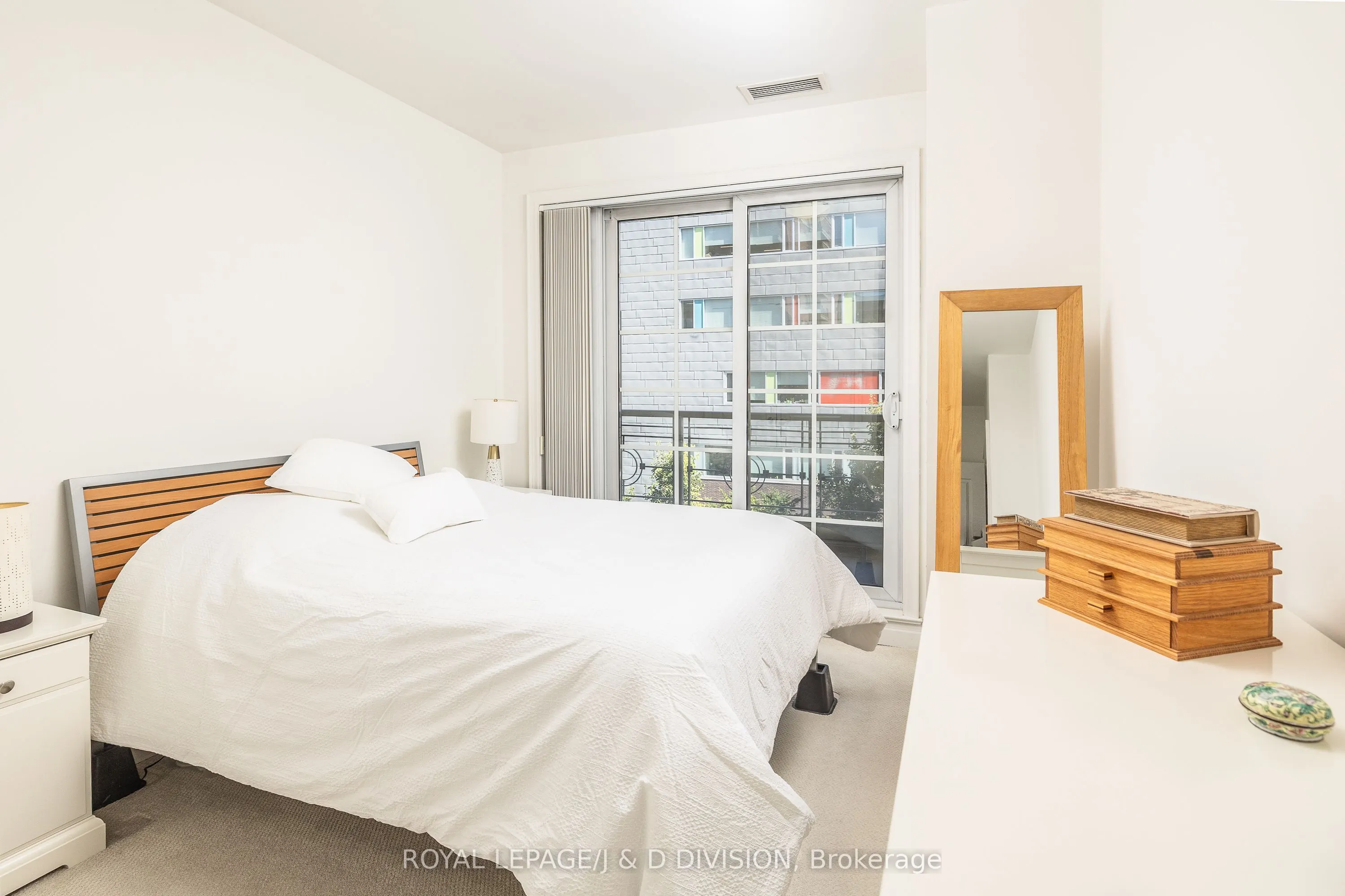 21 Burkebrook Place, #215