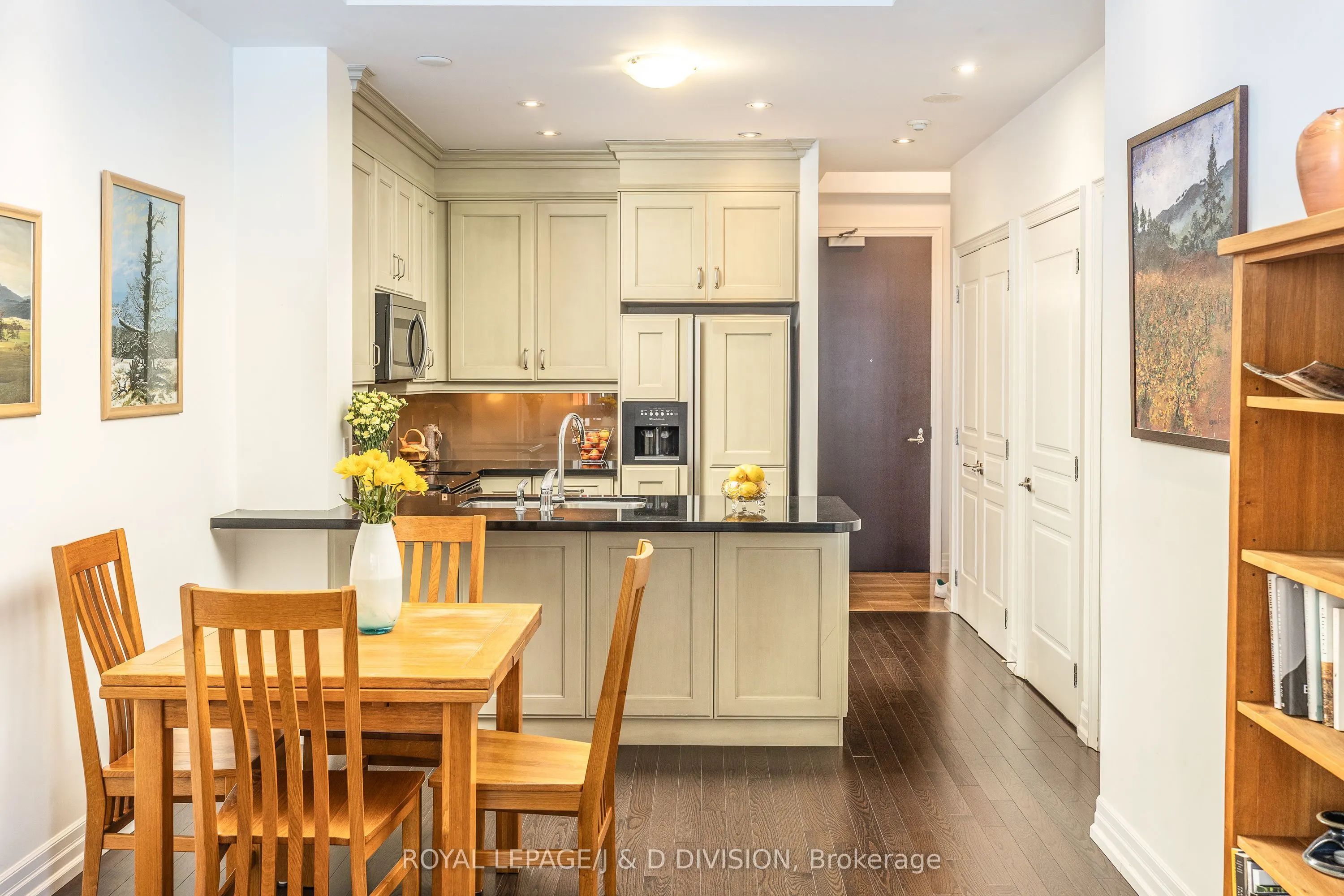 21 Burkebrook Place, #215