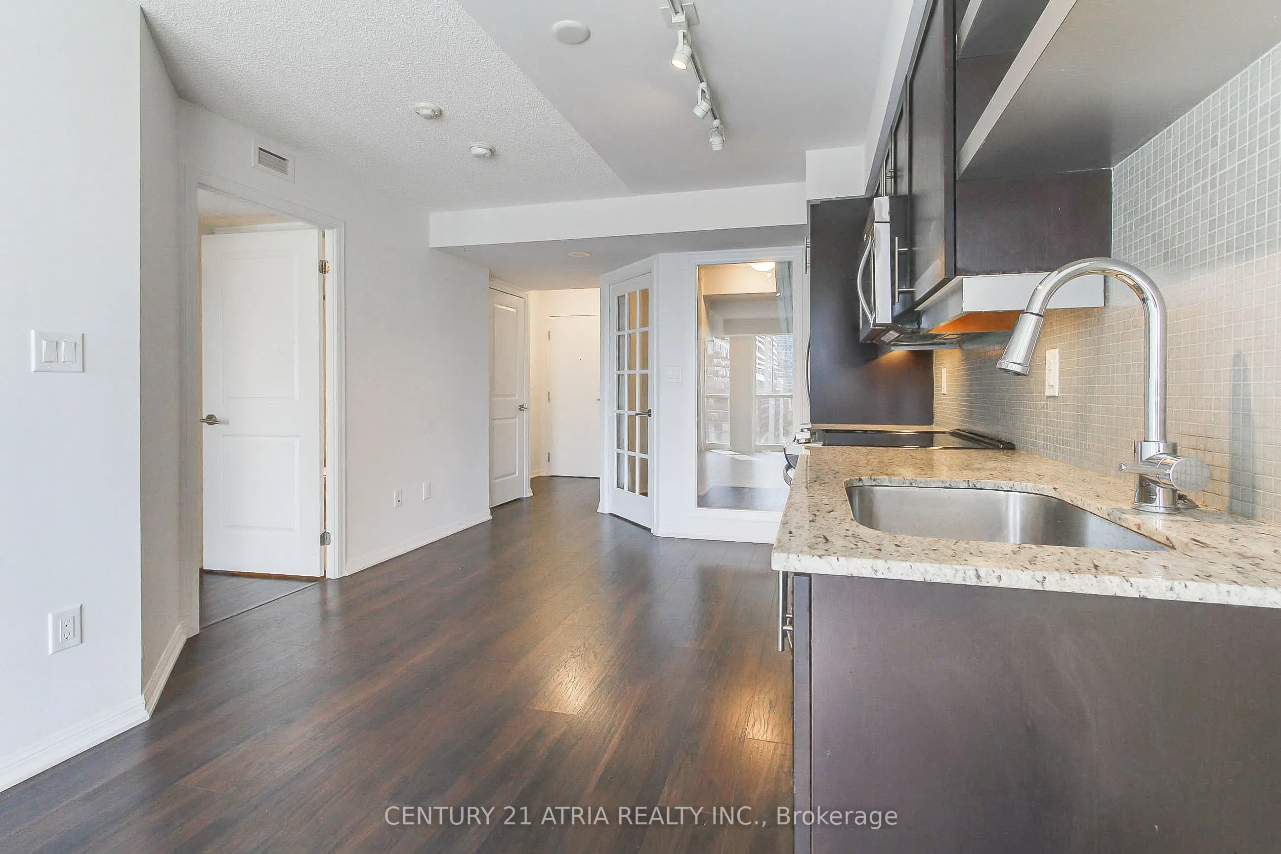 400 Adelaide Street, #1120