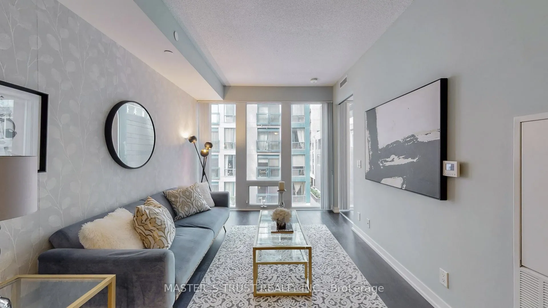 60 shuter Street, #218