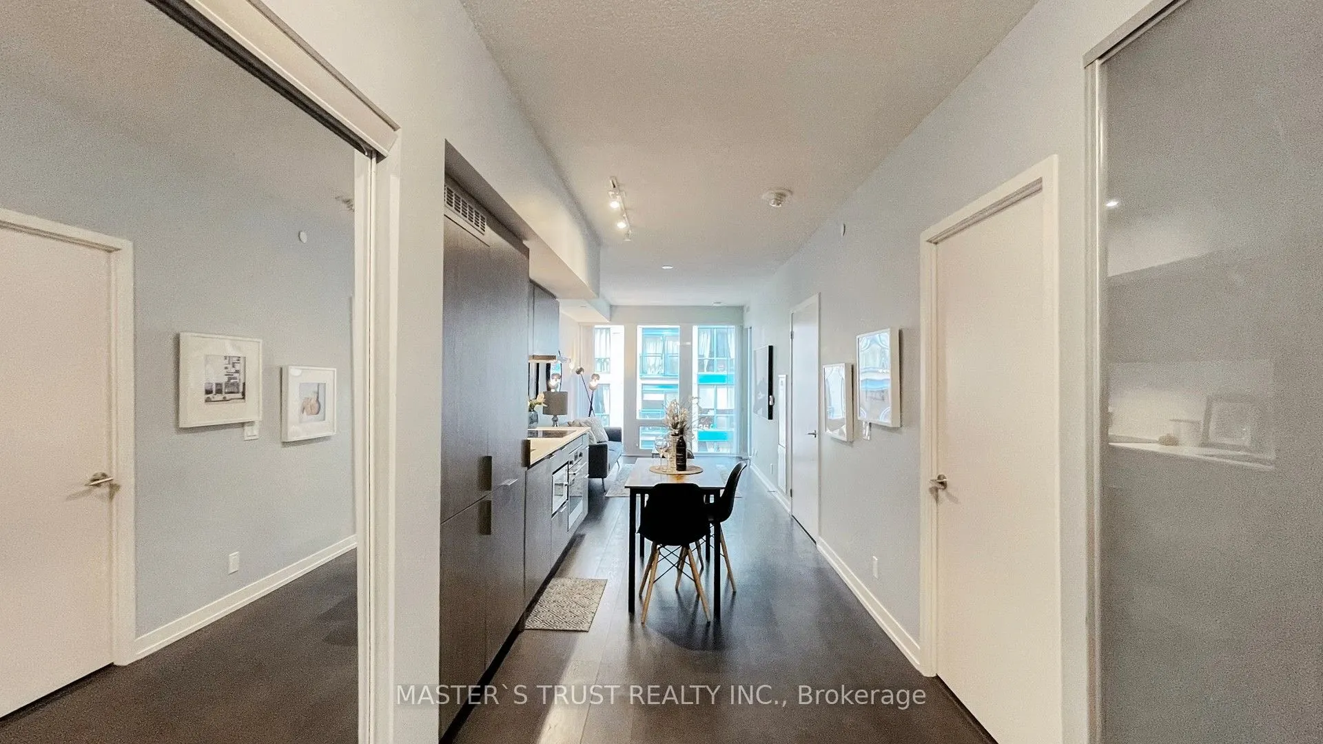 60 shuter Street, #218