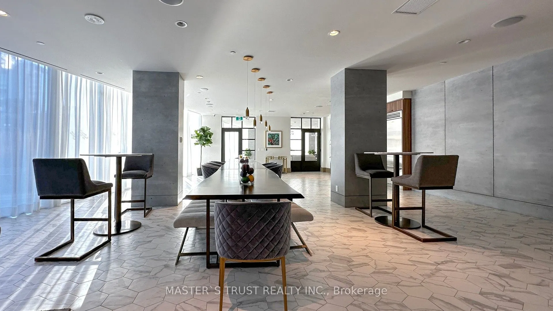 60 shuter Street, #218