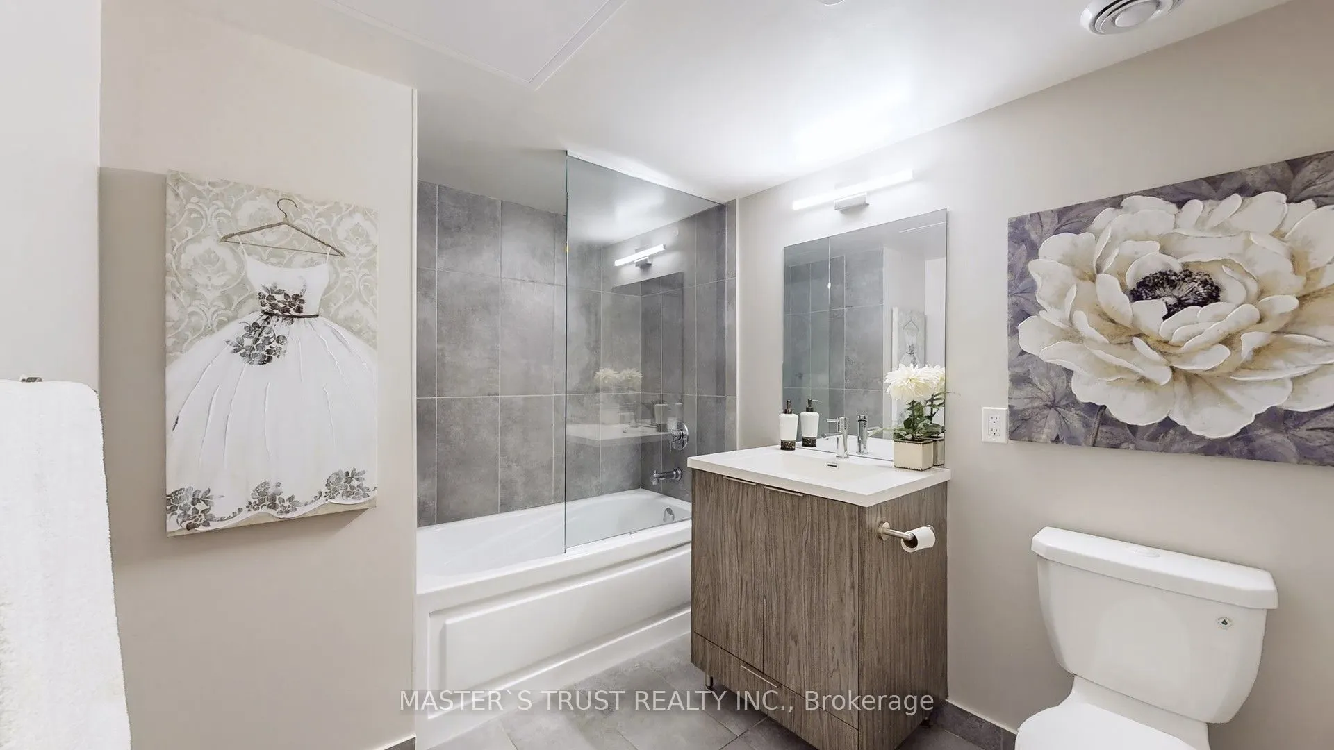 60 shuter Street, #218
