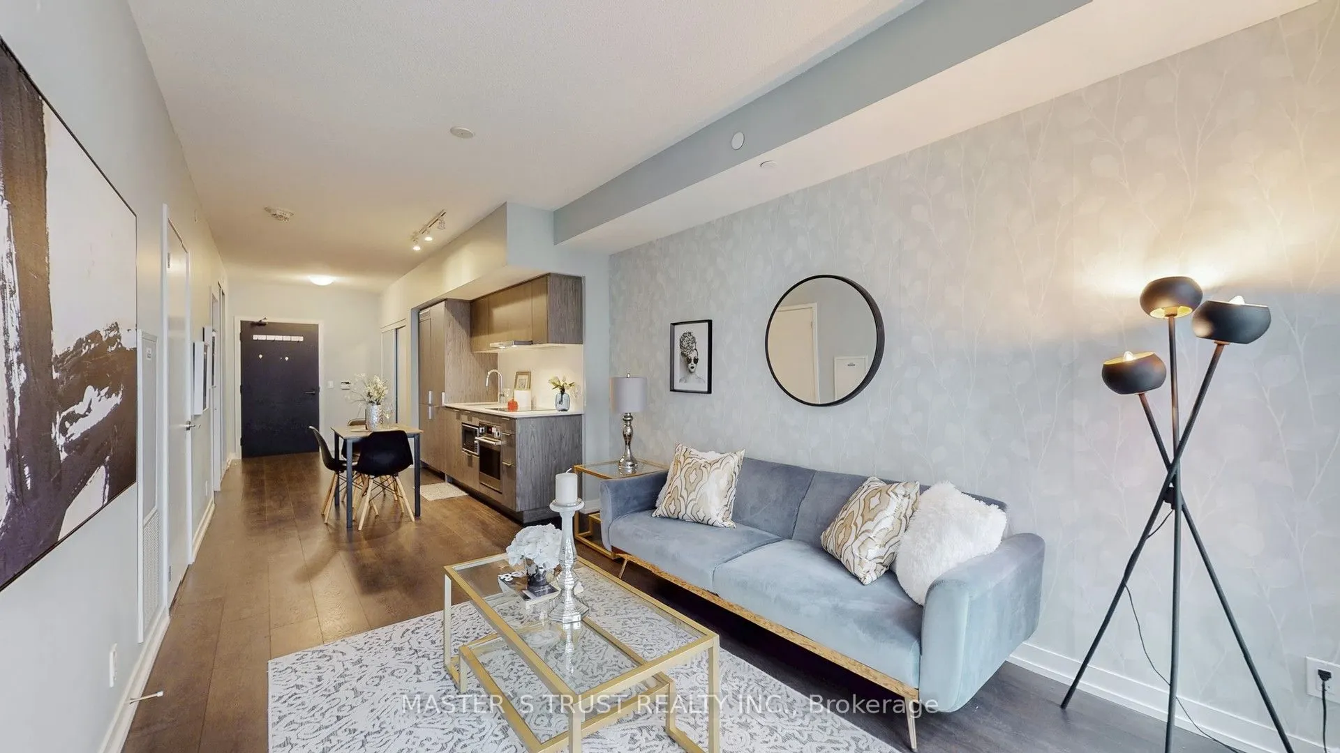 60 shuter Street, #218