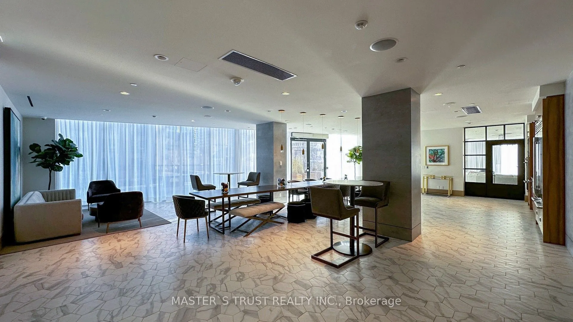 60 shuter Street, #218