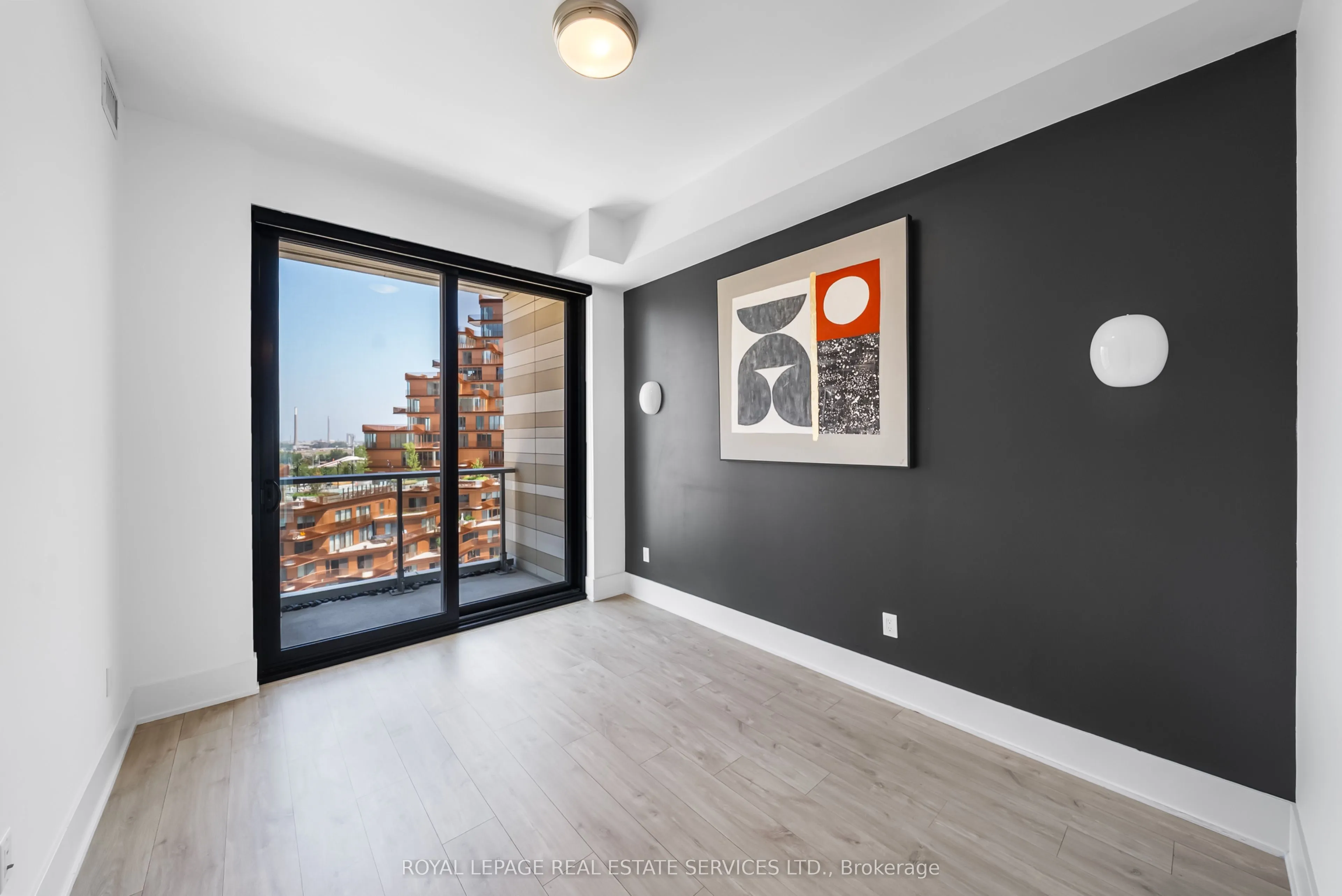 118 Merchants' Wharf, #922