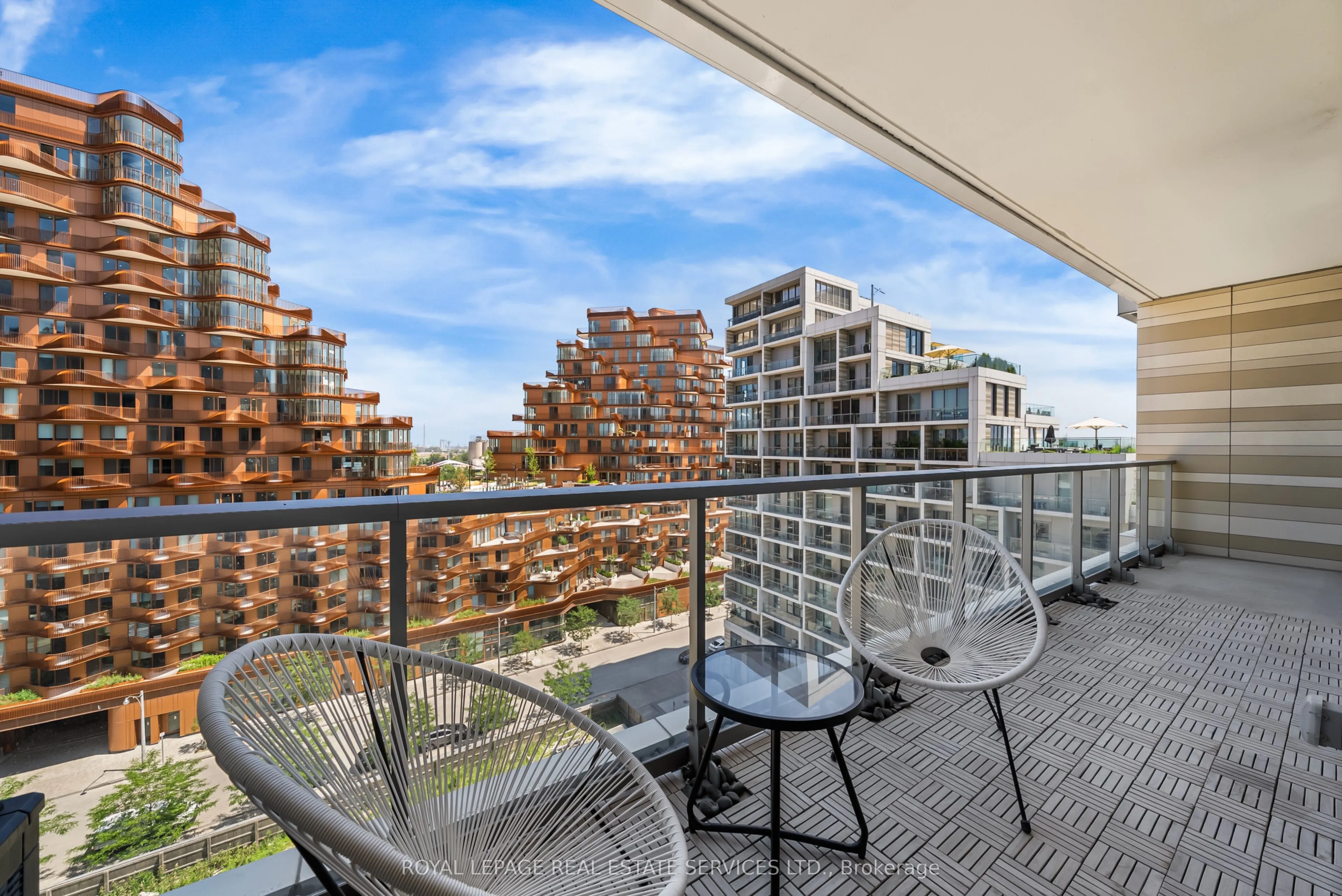 118 Merchants' Wharf, #922