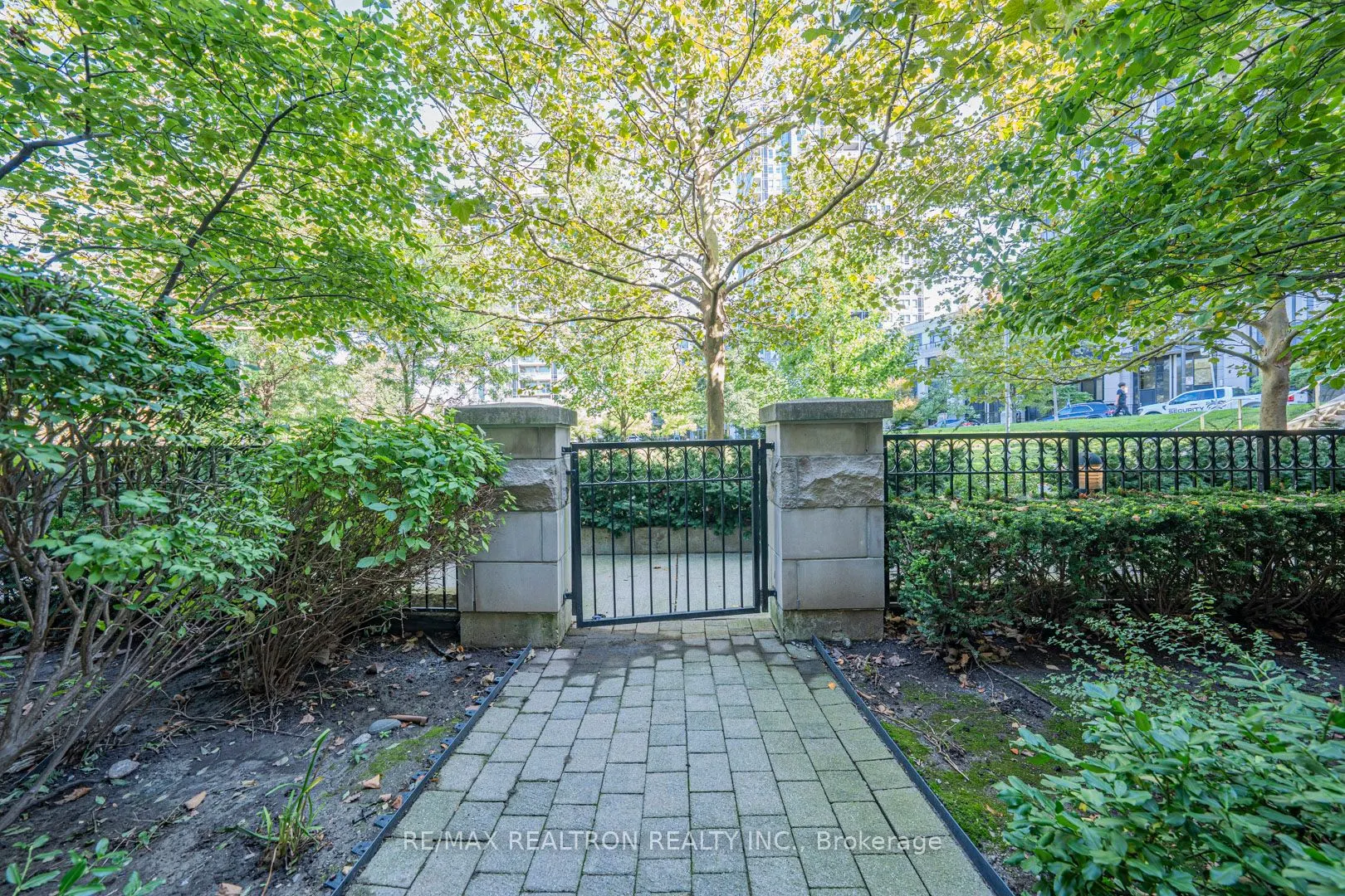 115 Harrison Garden Boulevard, #Th43