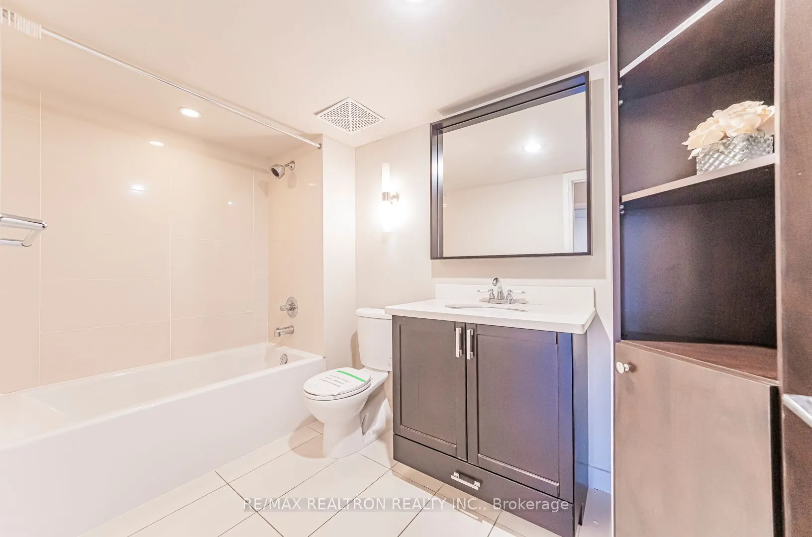 115 Harrison Garden Boulevard, #Th43