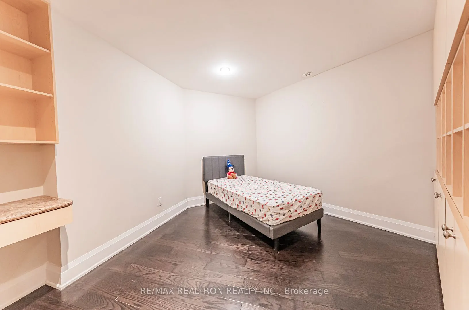 115 Harrison Garden Boulevard, #Th43