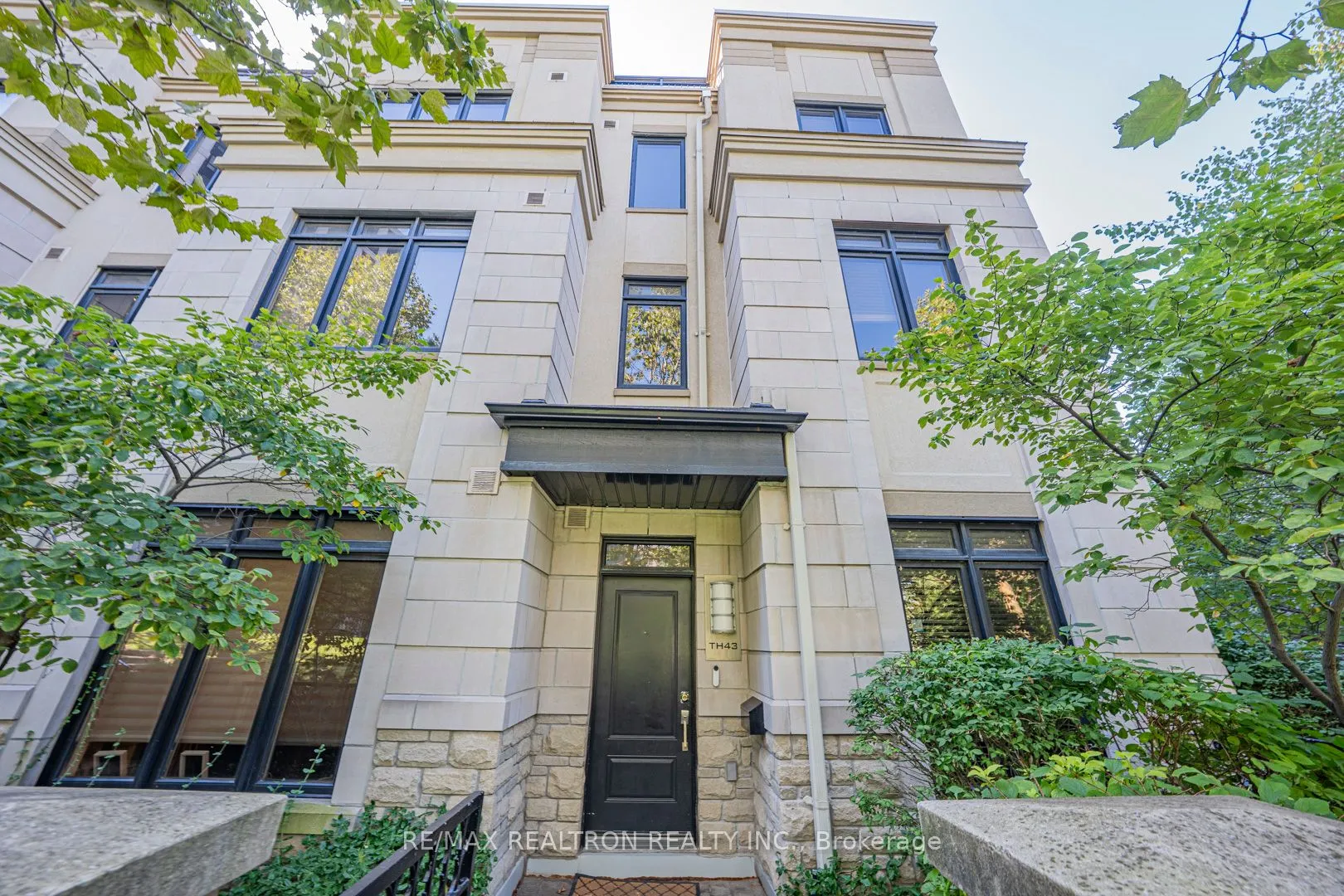 115 Harrison Garden Boulevard, #Th43