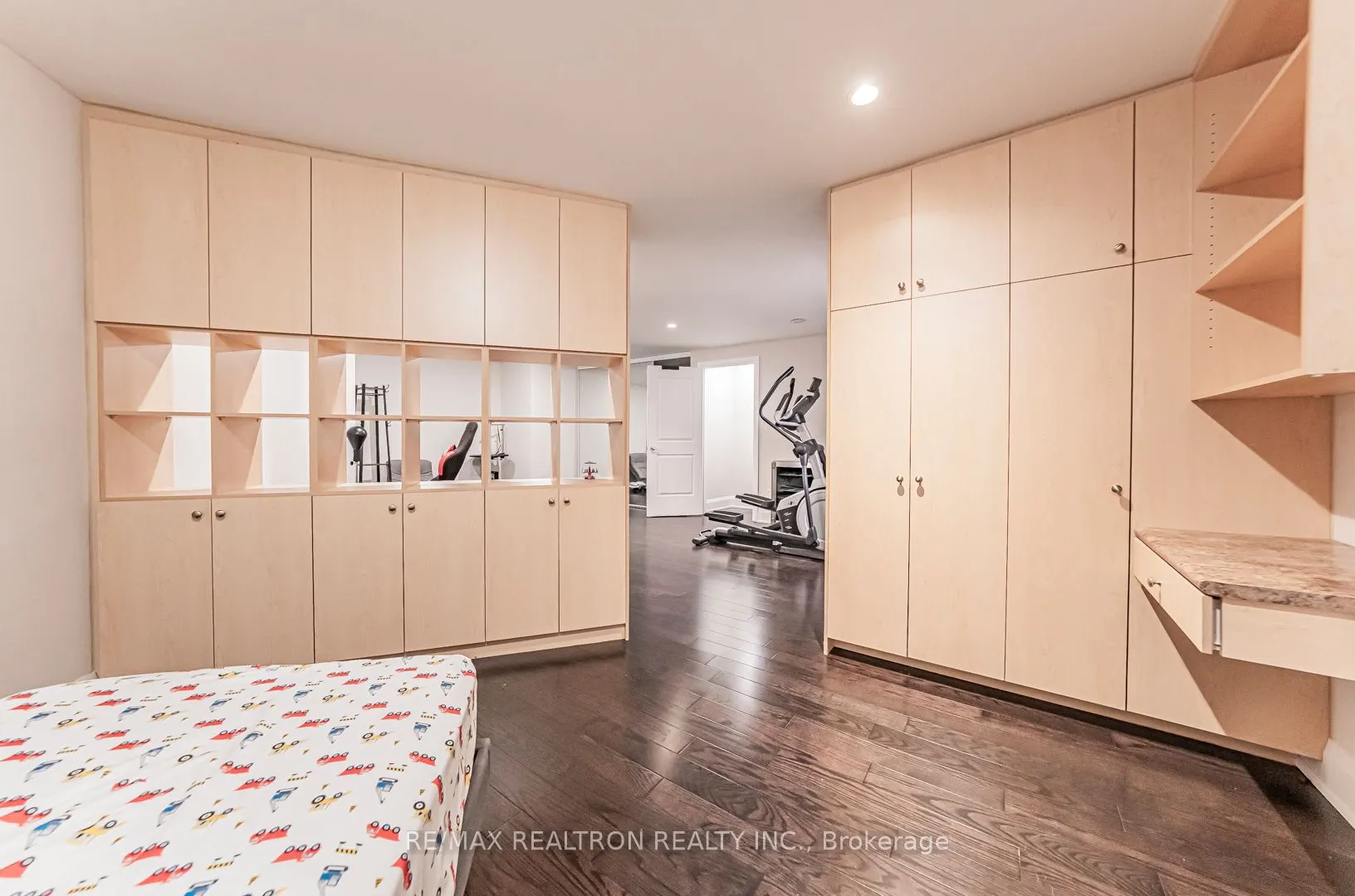 115 Harrison Garden Boulevard, #Th43