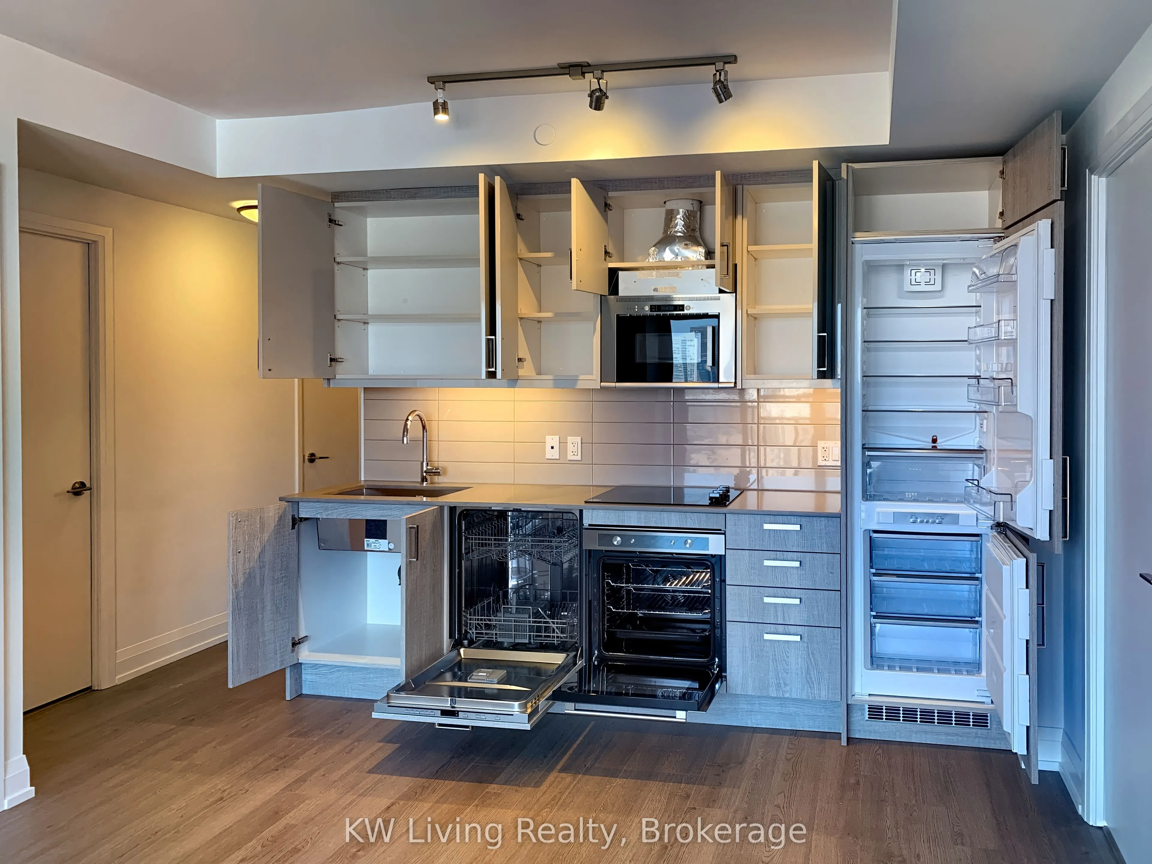 77 Mutual Street, #2608
